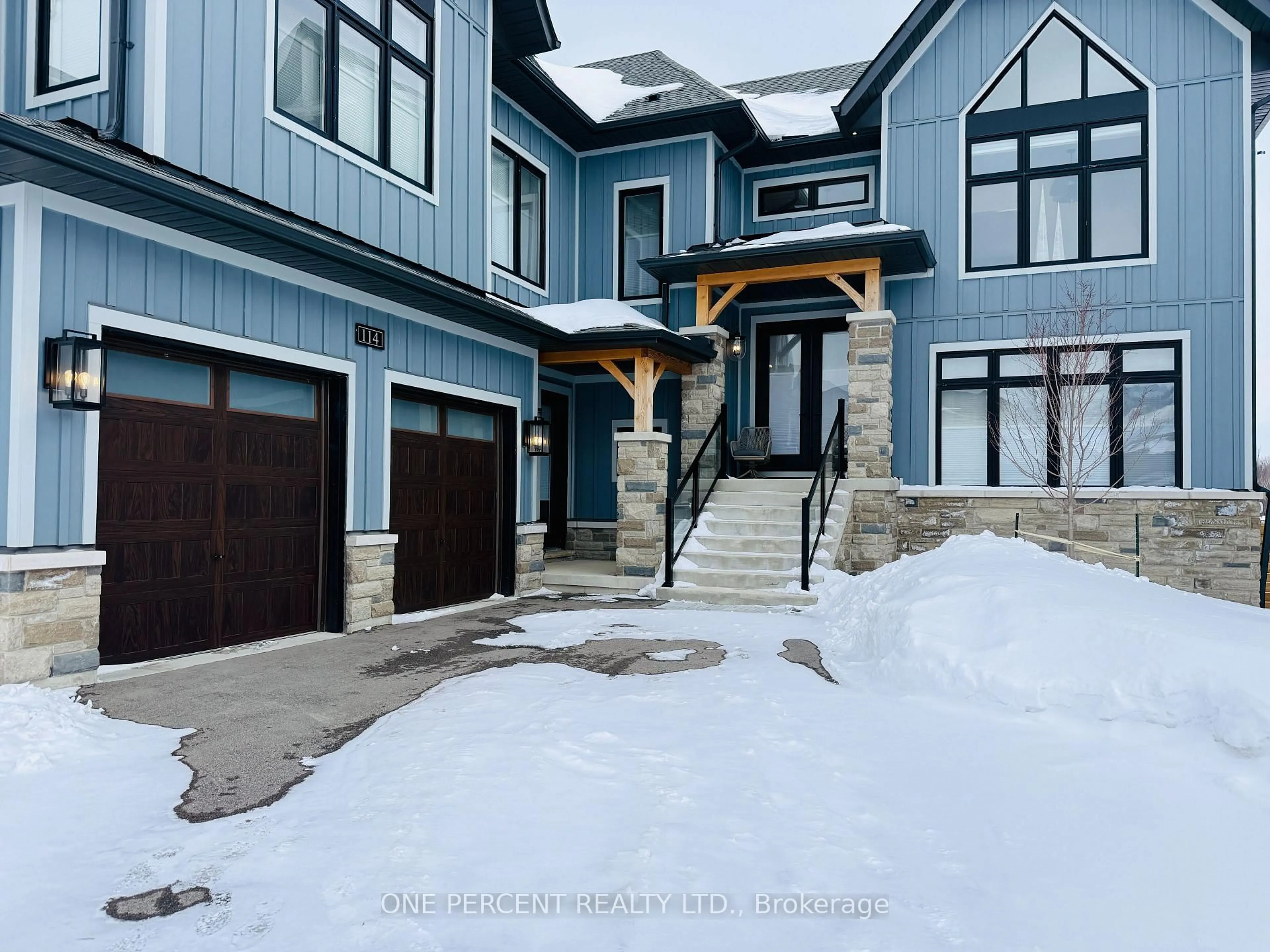 Indoor entryway for 114 Cattail Cres, Blue Mountains Ontario L9Y 4X5