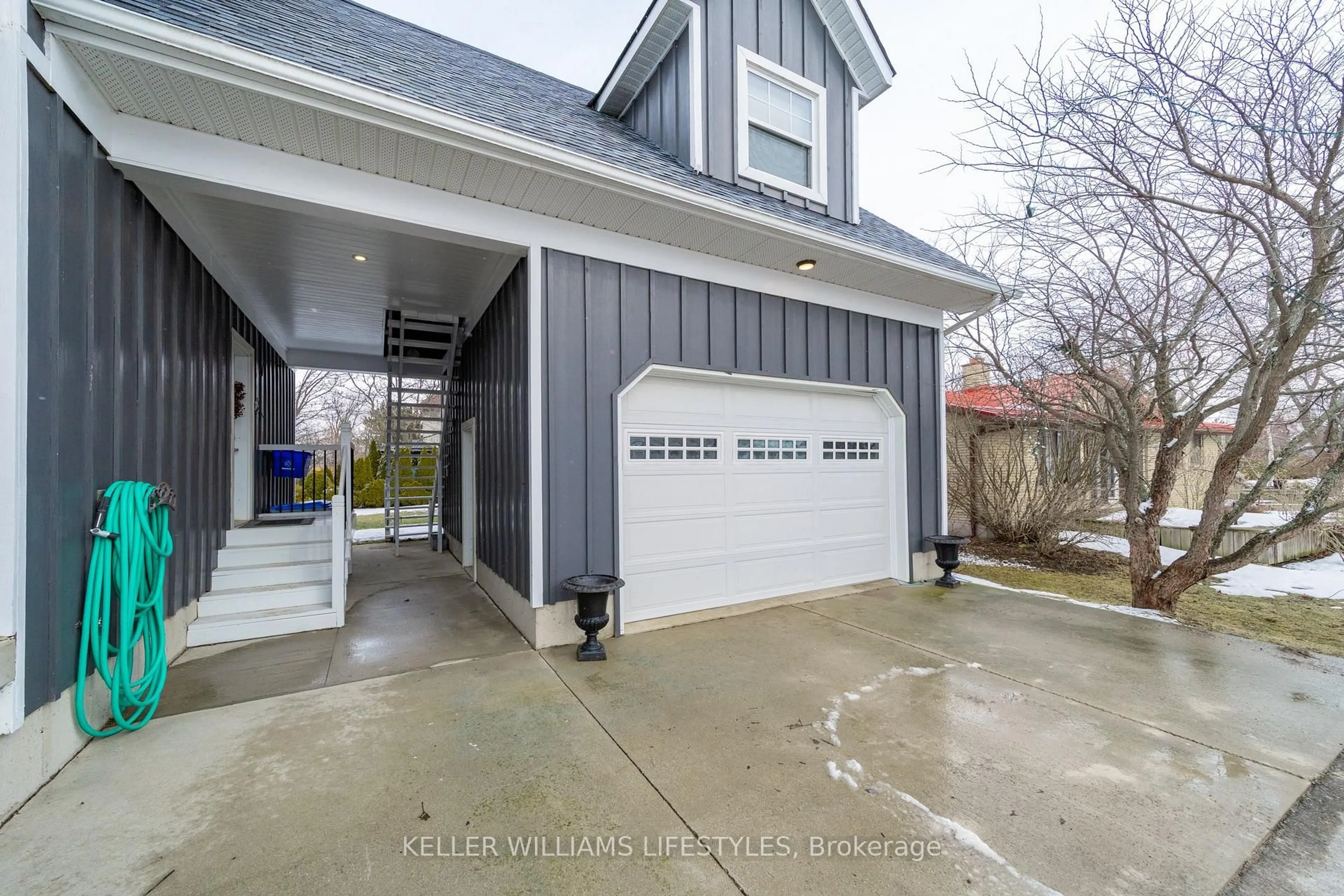 Indoor garage for 73028 DENISE Crt, Bluewater Ontario N0M 2T0