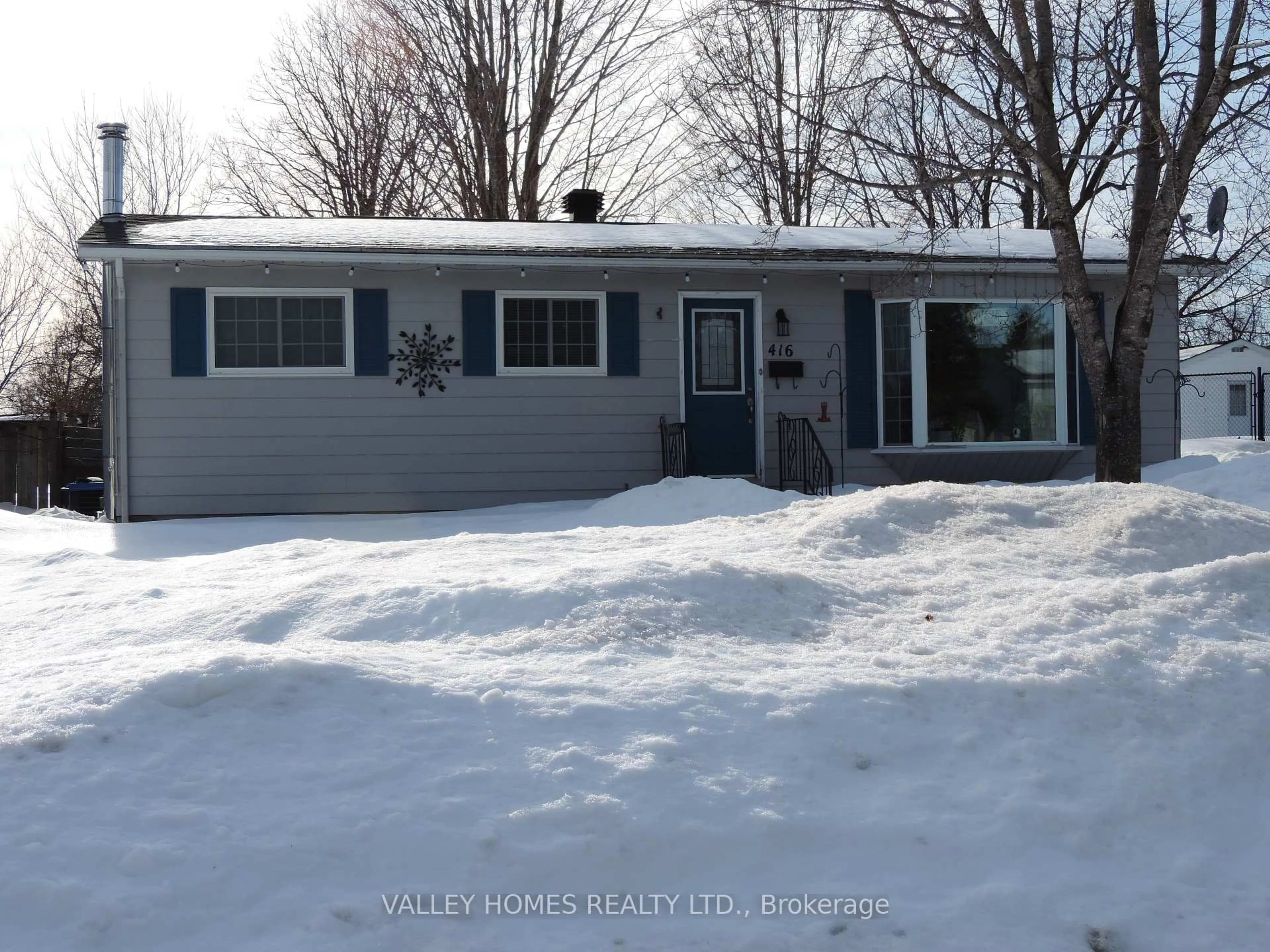 Home with vinyl exterior material, street for 416 PATTIE Dr, Carleton Place Ontario K7C 2G3