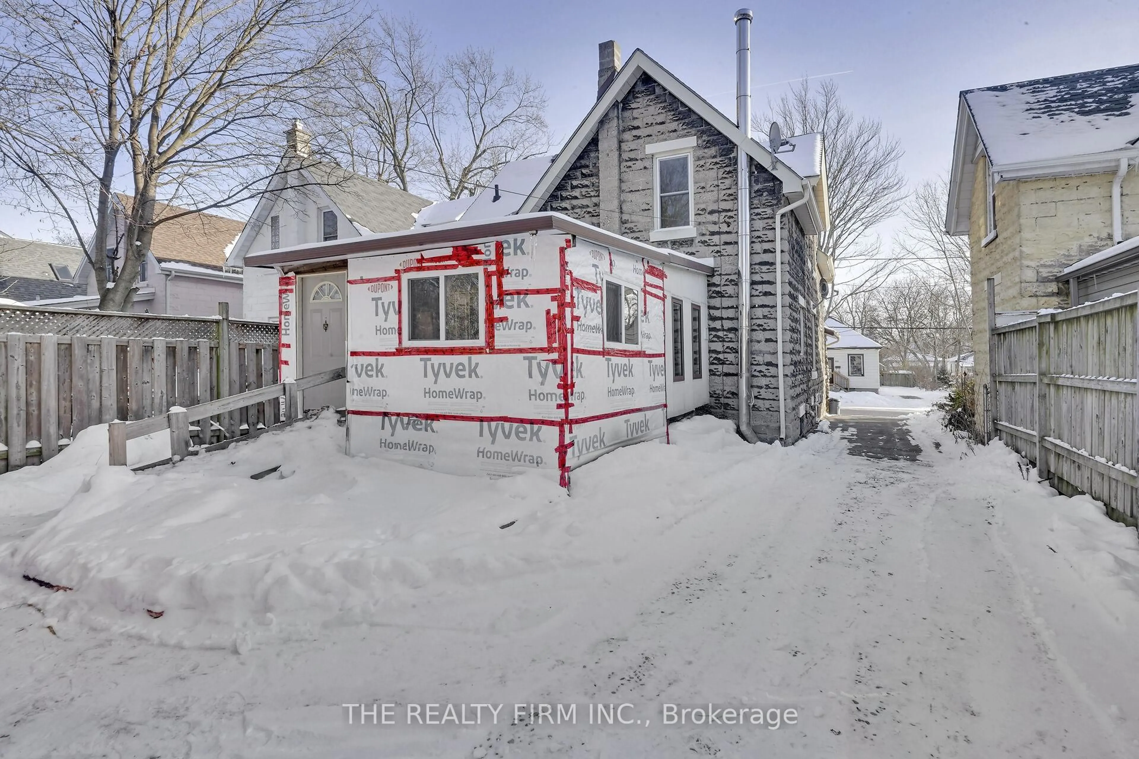 Unknown for 924 Princess Ave, London East Ontario N5W 3M6