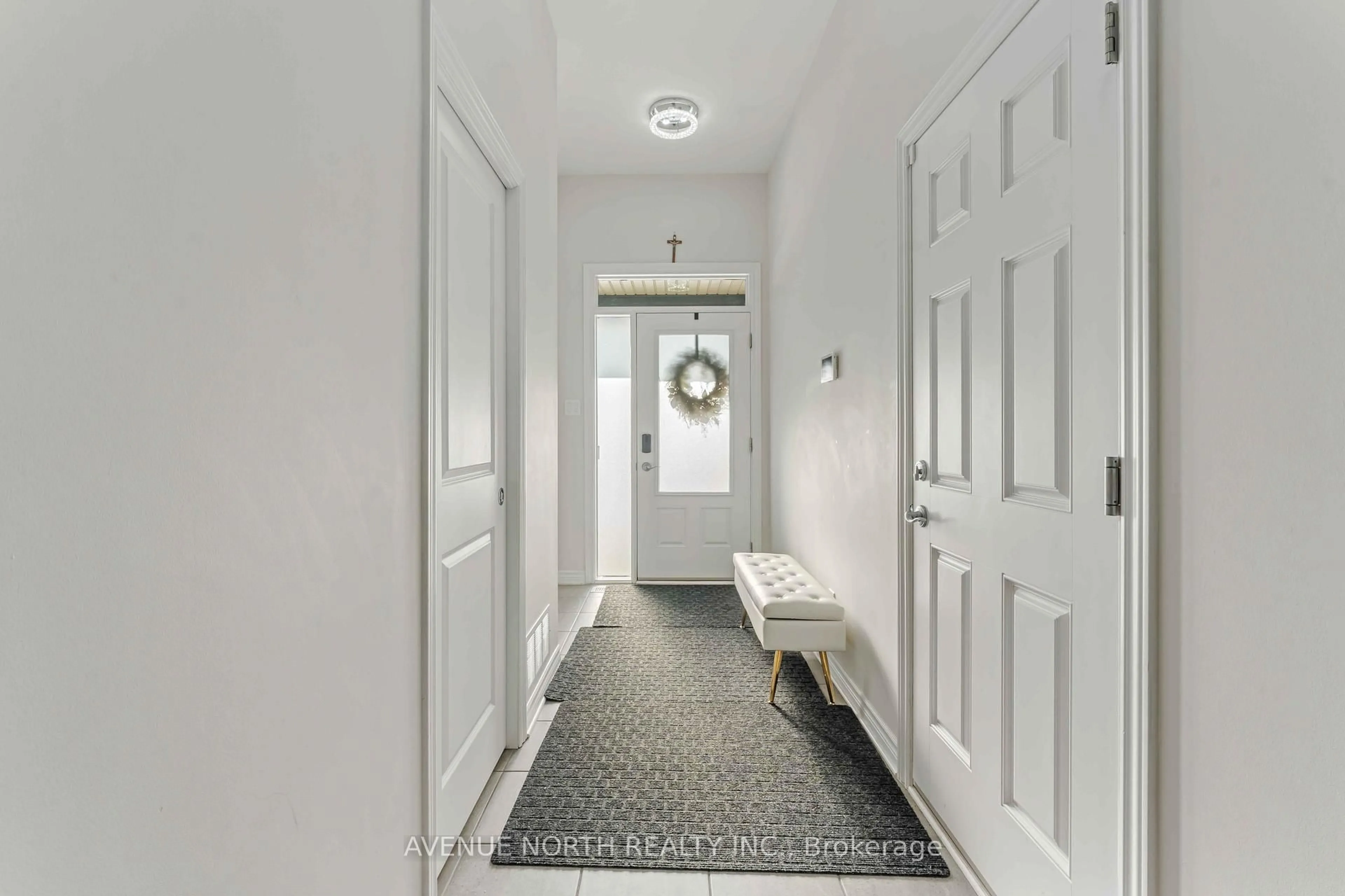 Indoor entryway for 320 Grackle St, Ottawa Ontario K1X 0G6