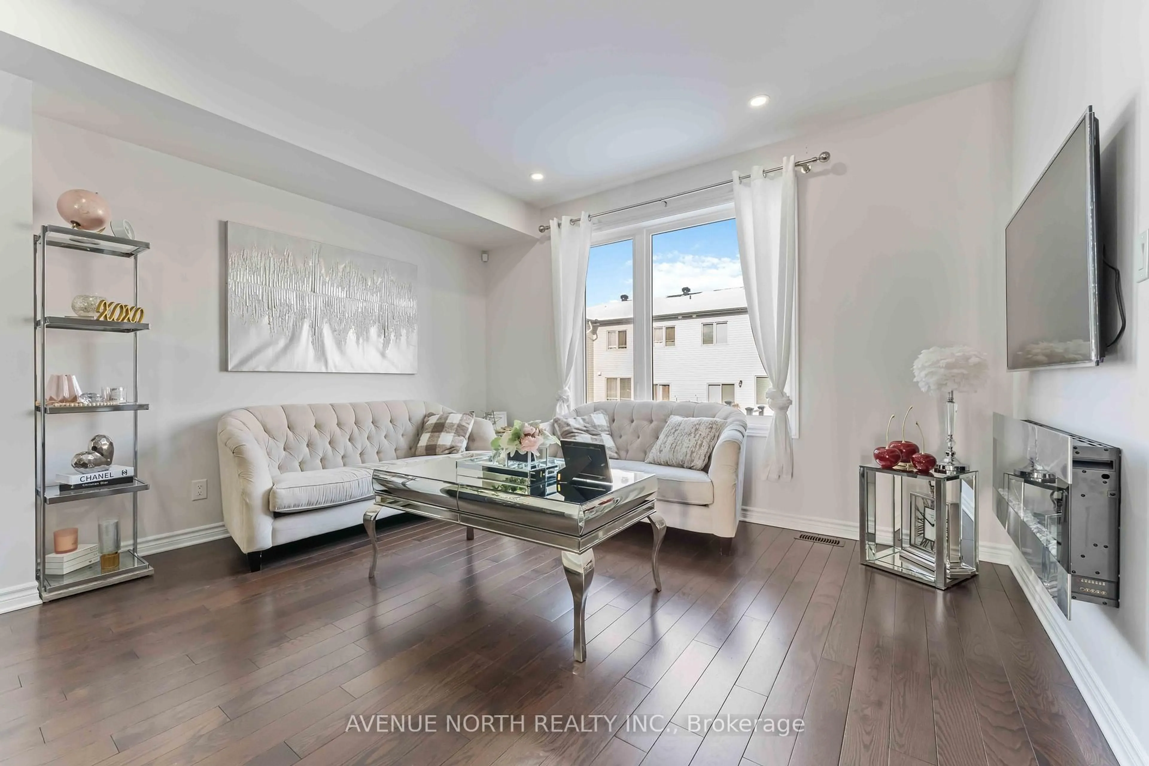 Living room with furniture, wood/laminate floor for 320 Grackle St, Ottawa Ontario K1X 0G6