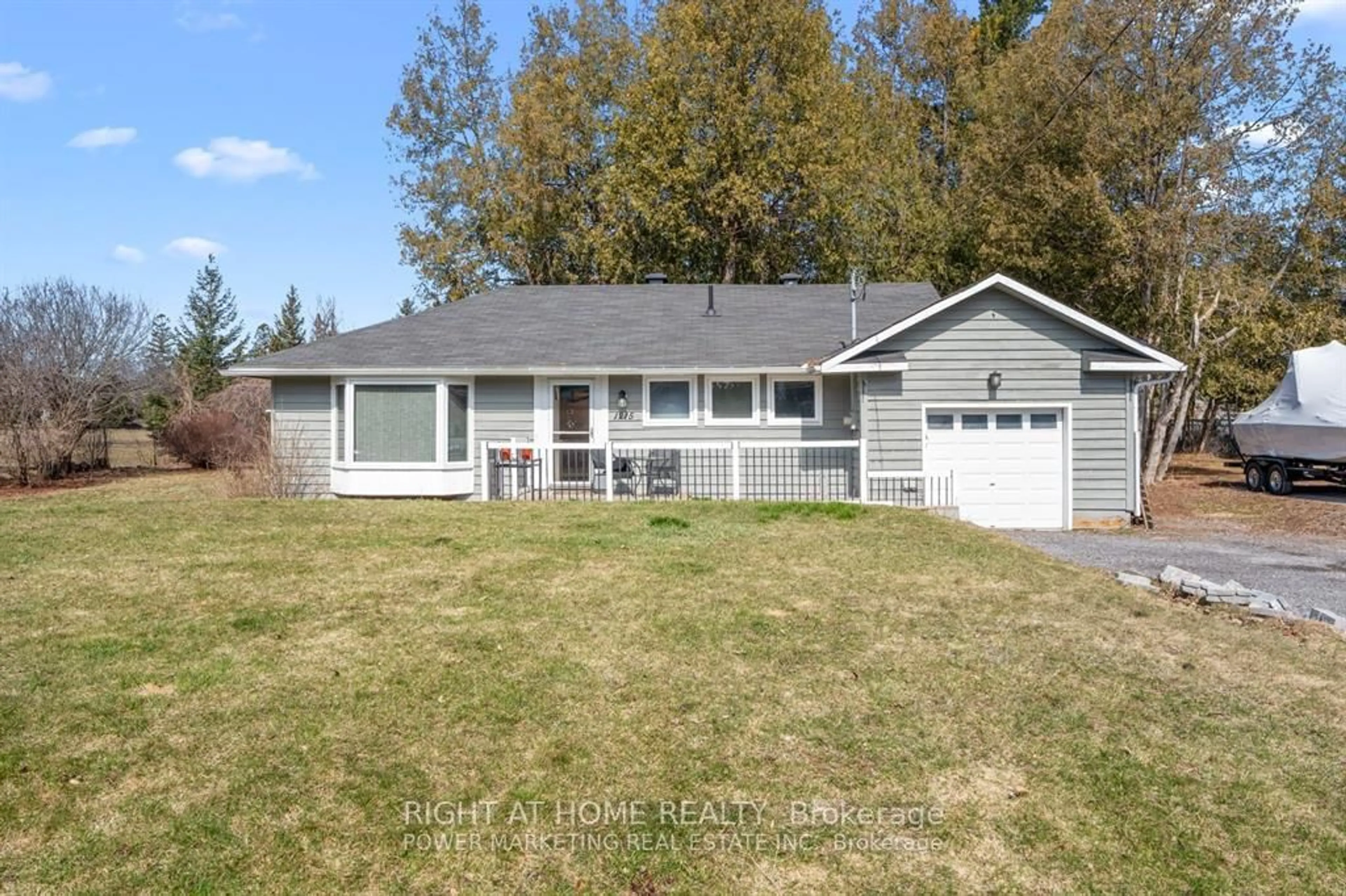 Home with vinyl exterior material, water/lake/river/ocean view for 1215 Klondike Rd, Ottawa Ontario K2W 1E1