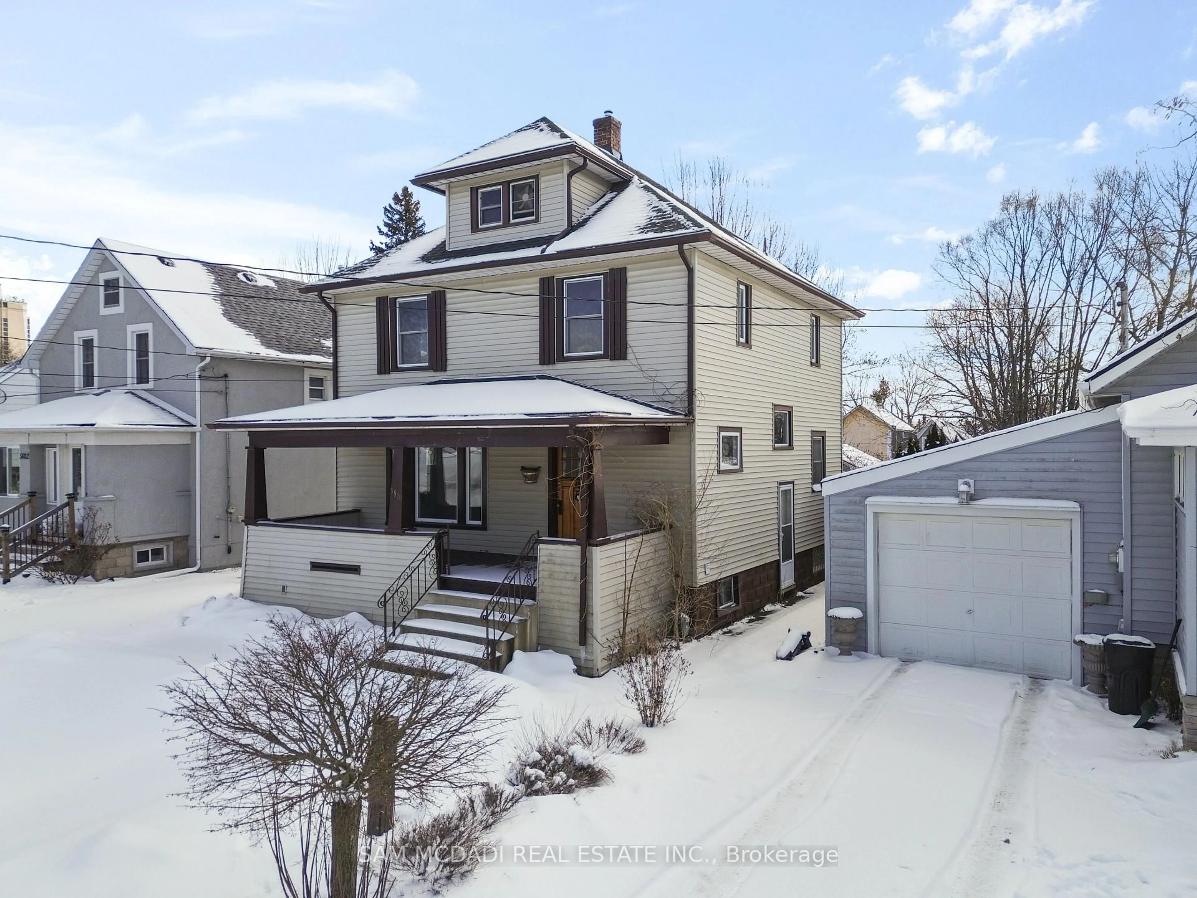 A pic from outside/outdoor area/front of a property/back of a property/a pic from drone, street for 5810 Symmes St, Niagara Falls Ontario L2G 2G3