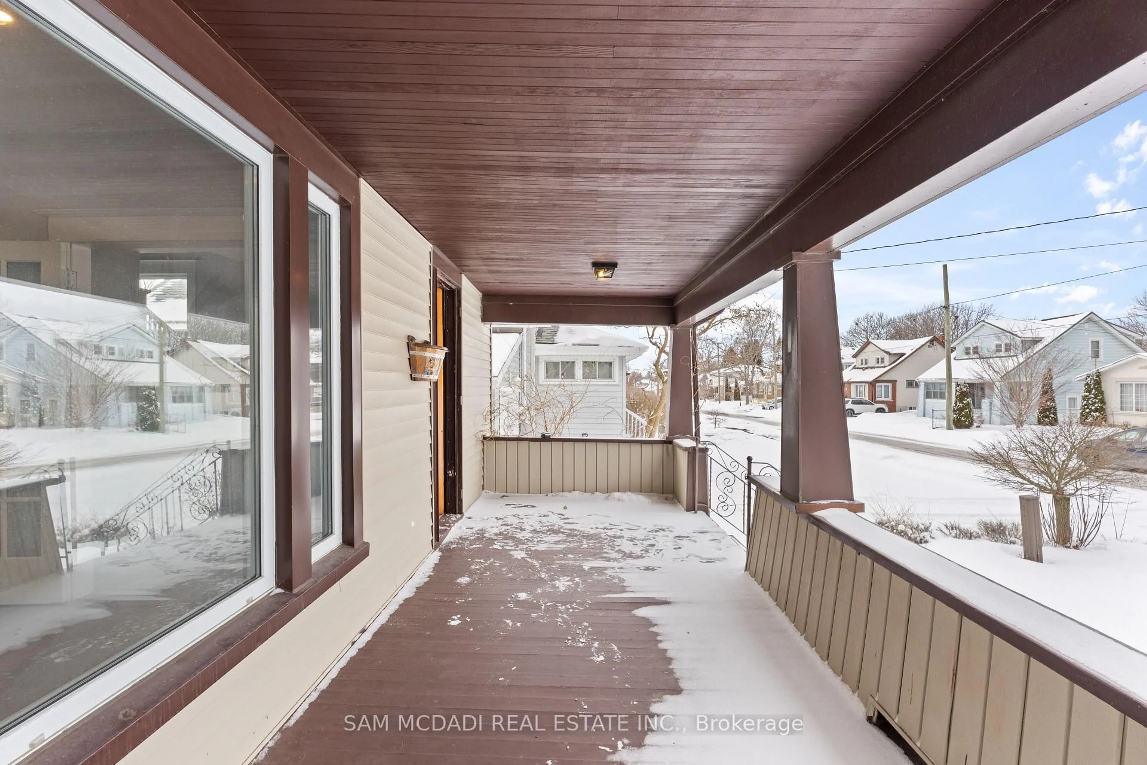 Patio, street for 5810 Symmes St, Niagara Falls Ontario L2G 2G3