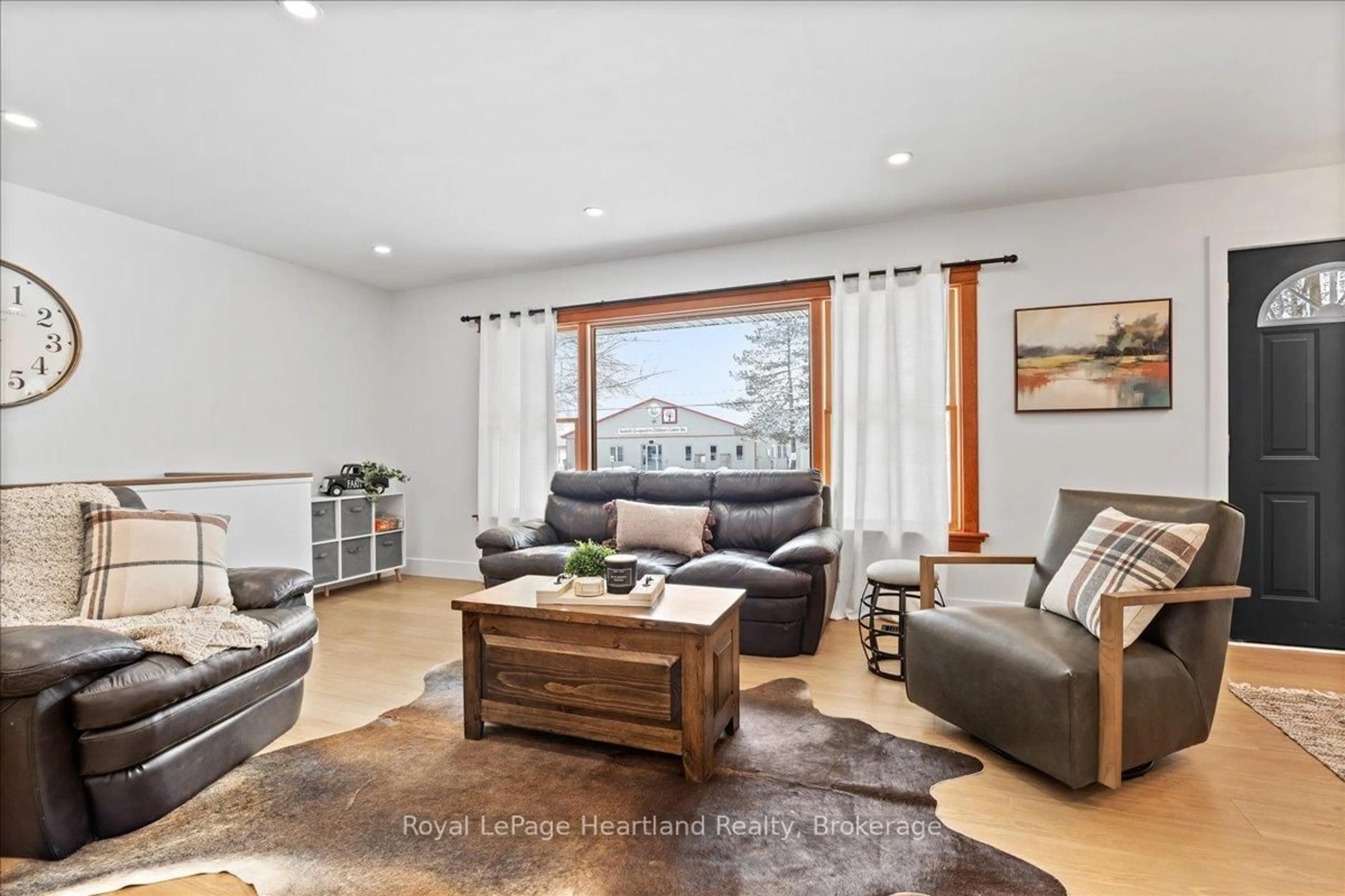 Living room with furniture, wood/laminate floor for 77 Chalk St, Huron East Ontario N0K 1W0