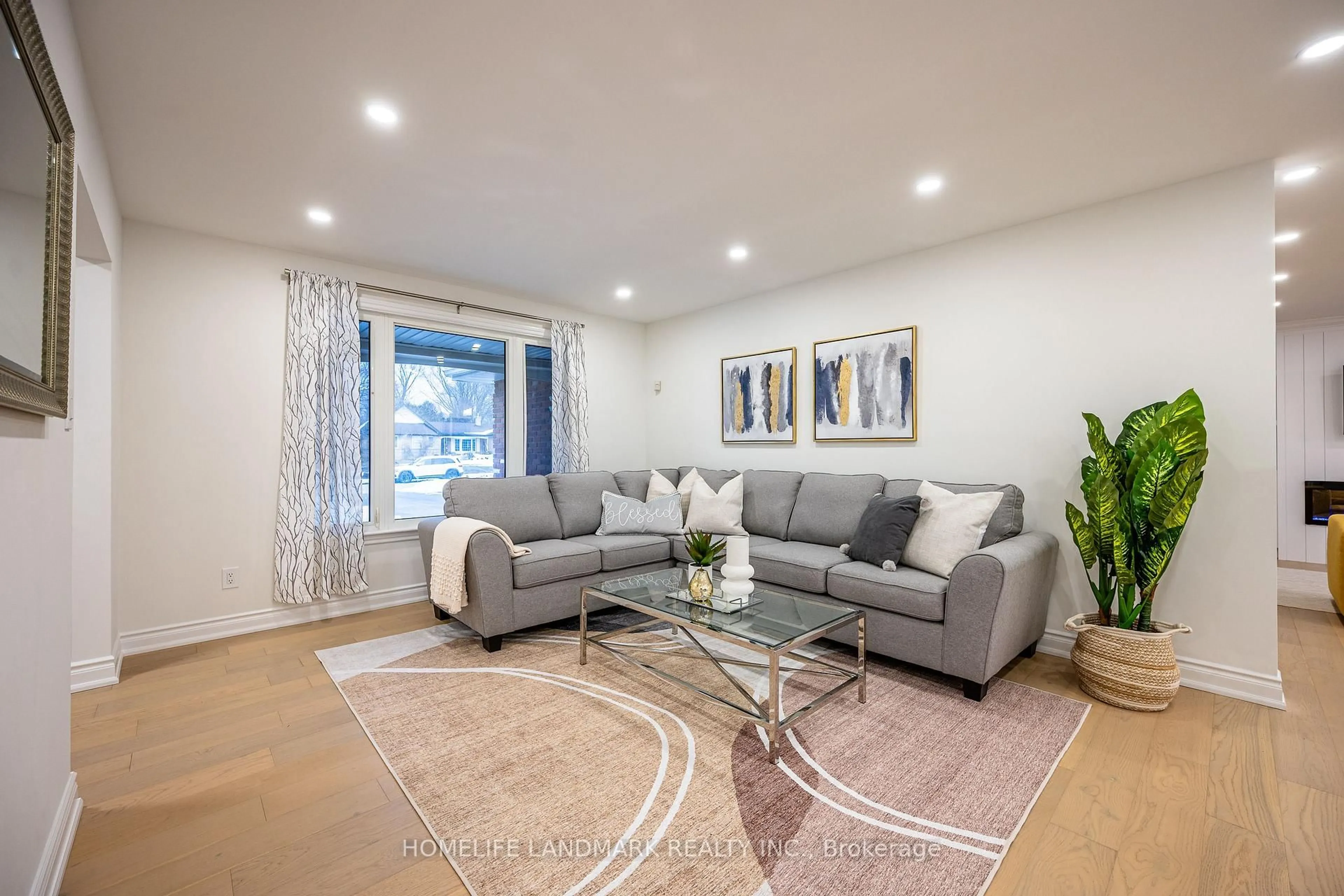 Living room with furniture, unknown for 20 Fireside Dr, Hamilton Ontario L8N 2Z7