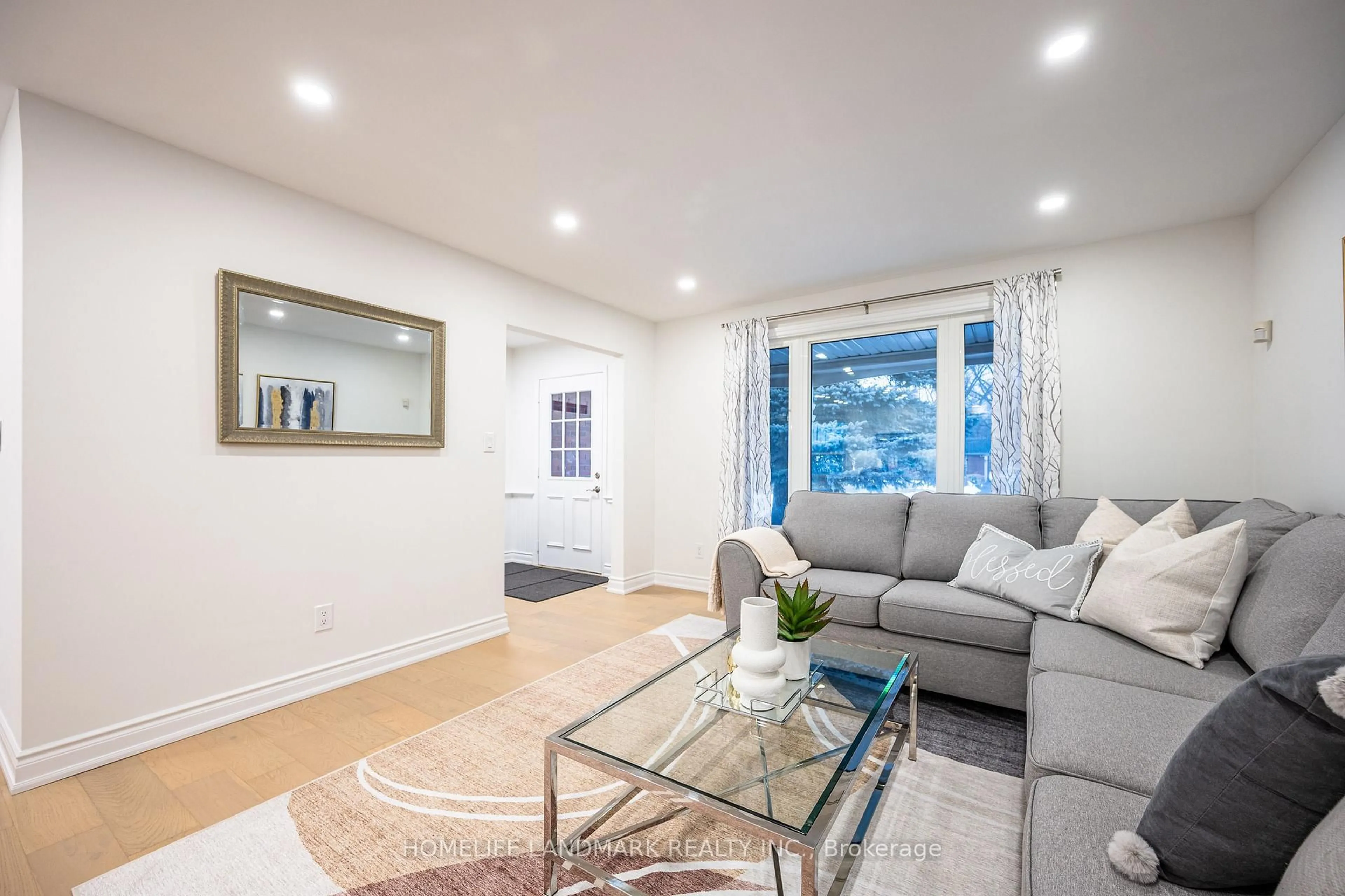 Living room with furniture, unknown for 20 Fireside Dr, Hamilton Ontario L8N 2Z7