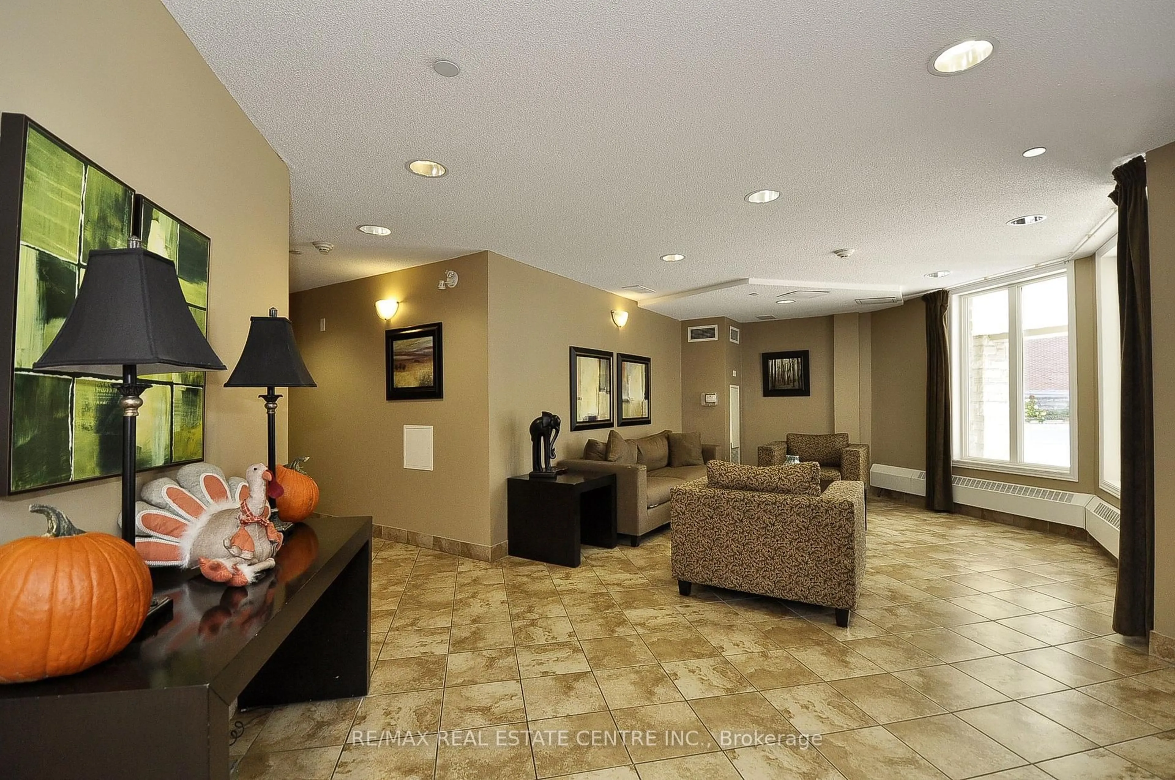 Lobby for 8 Harris St #302, Cambridge Ontario N1R 8R1