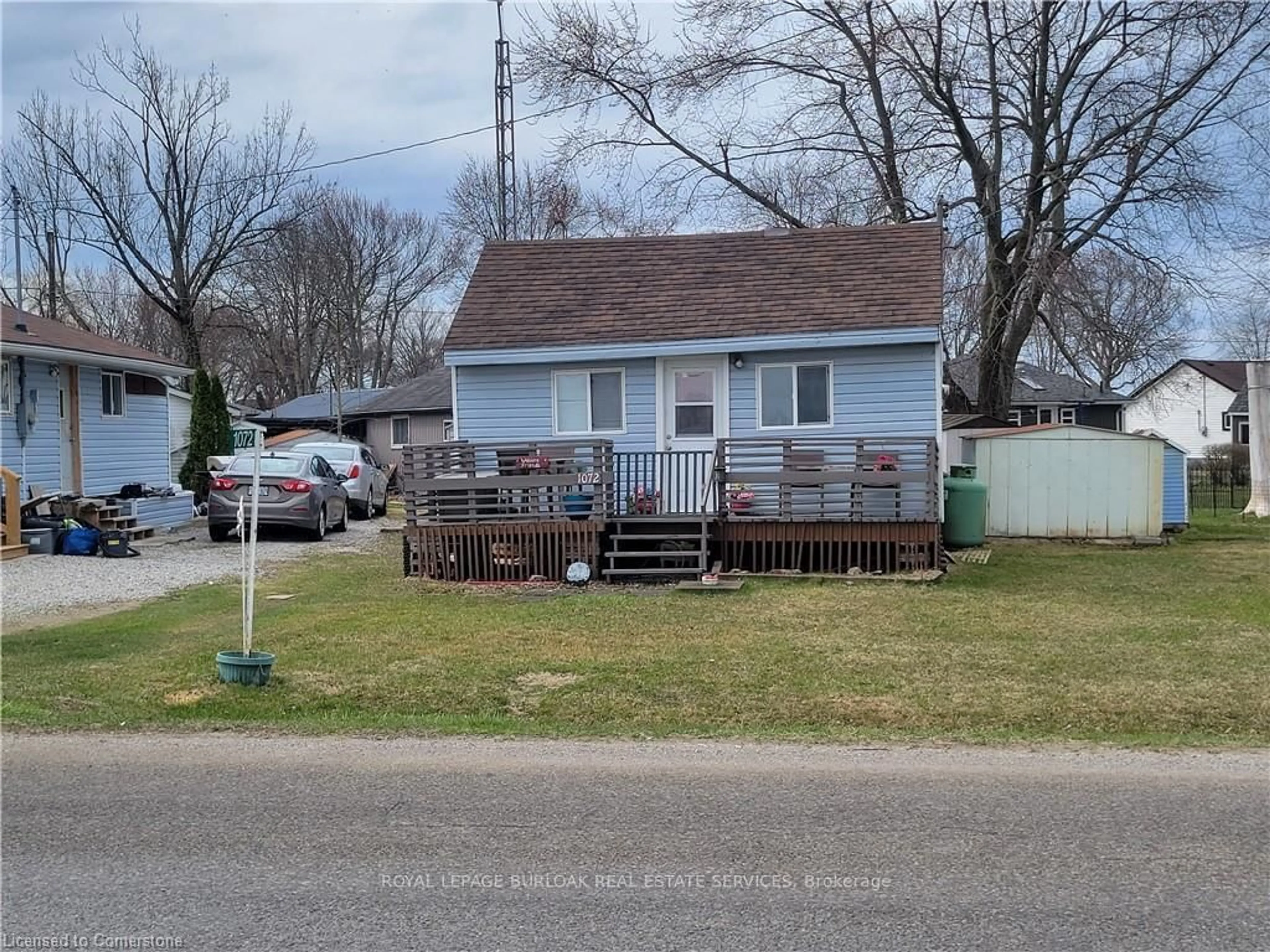 A pic from outside/outdoor area/front of a property/back of a property/a pic from drone, street for 1072 Lakeshore Rd, Haldimand Ontario N0A 1P0