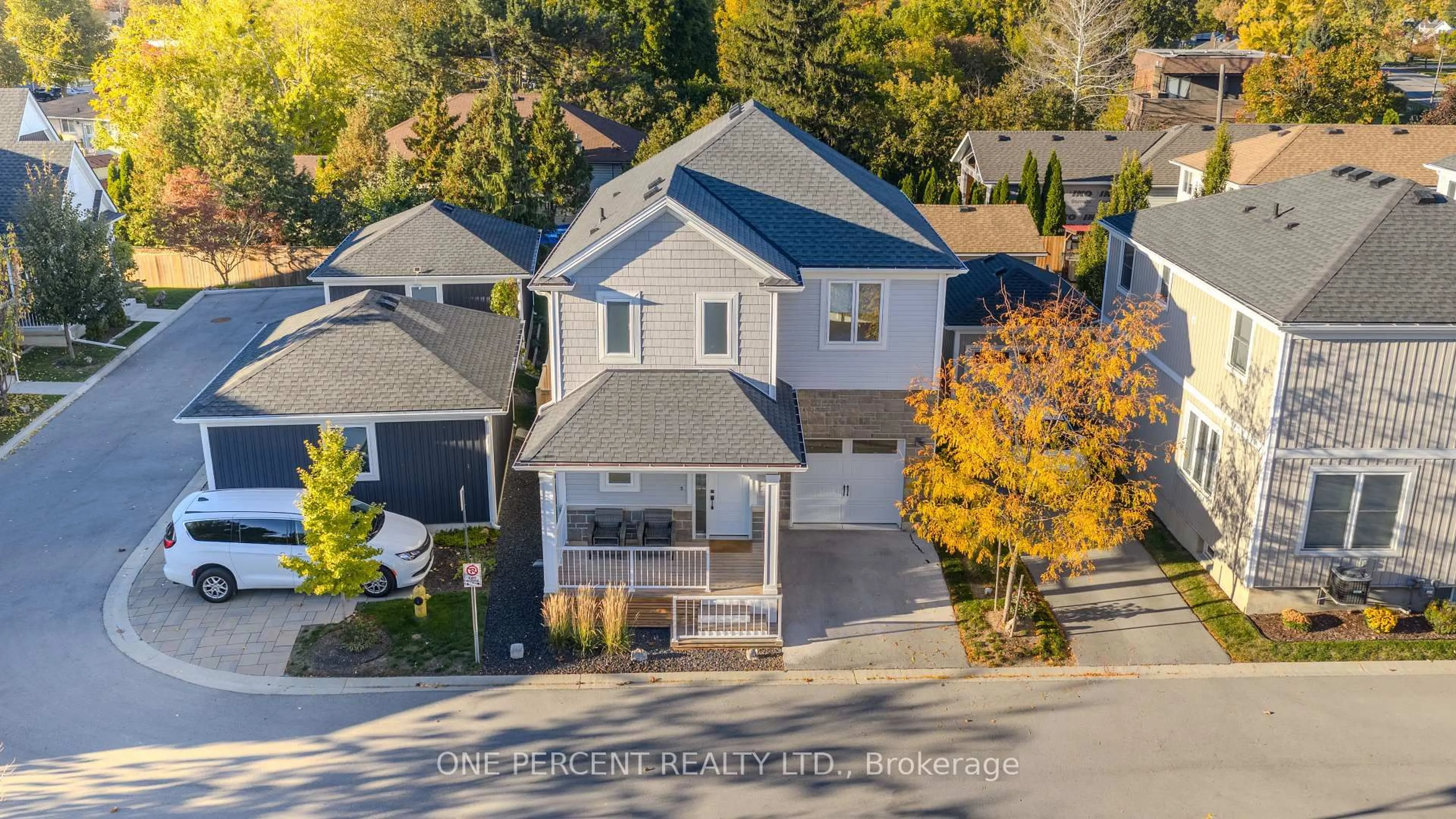 A pic from outside/outdoor area/front of a property/back of a property/a pic from drone, street for 9 Princeton Common, St. Catharines Ontario L2N 0B7