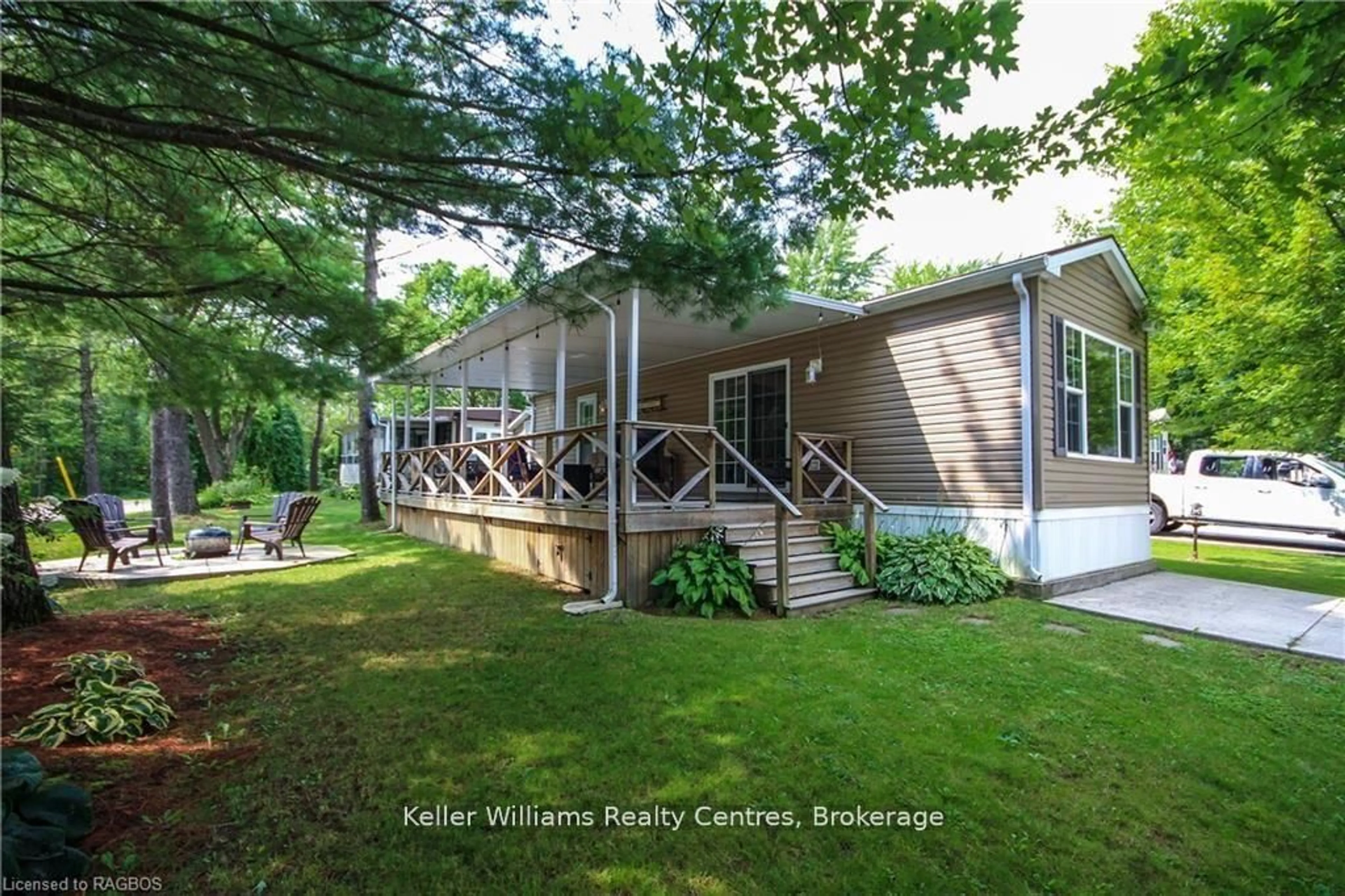 Home with vinyl exterior material, water/lake/river/ocean view for 13 SOUTHLINE Ave #A28, Huron-Kinloss Ontario N0G 2B0