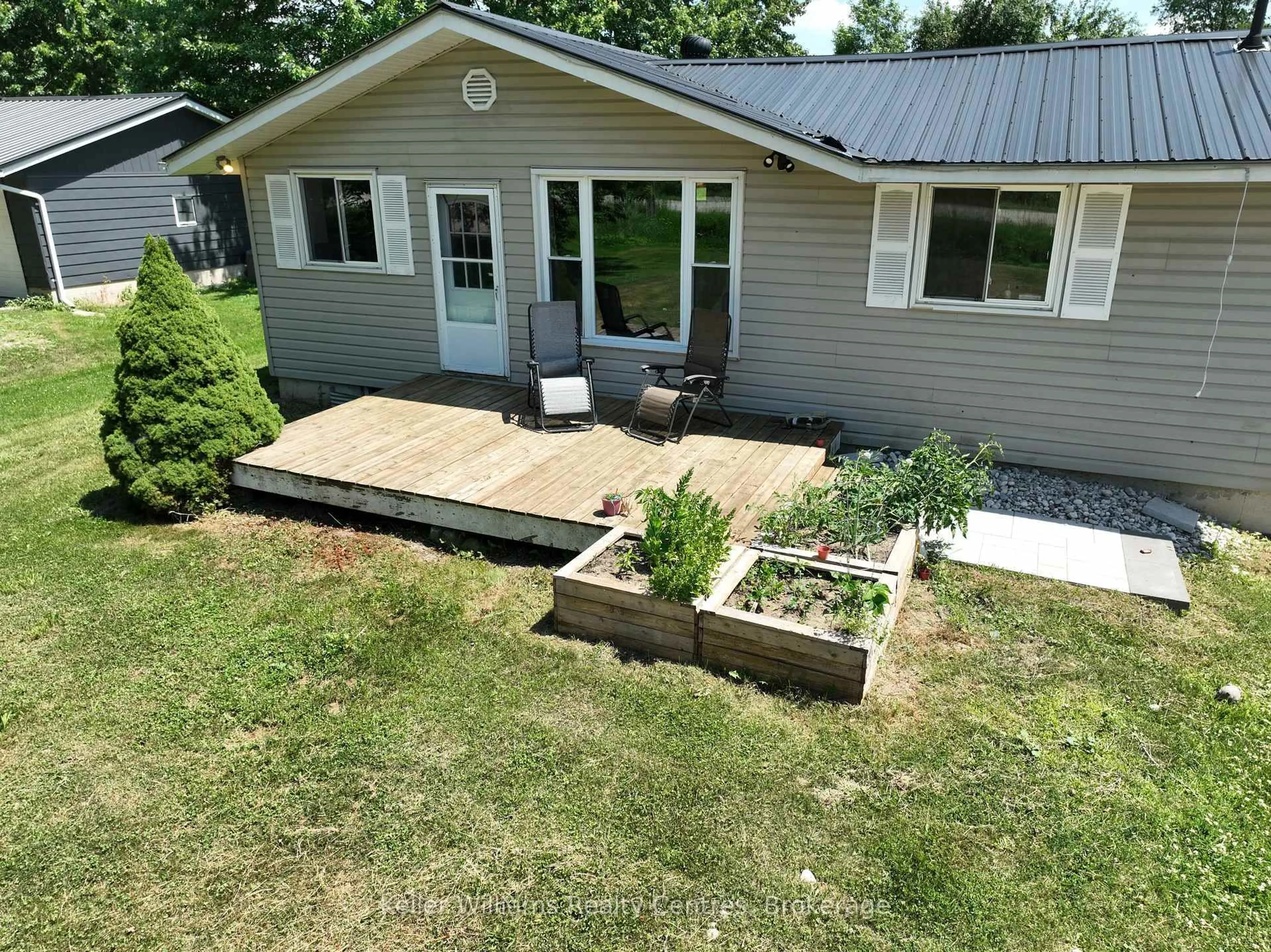 A pic from outside/outdoor area/front of a property/back of a property/a pic from drone, unknown for 3000 Bruce 1 Rd, Brockton Ontario N0G 2T0