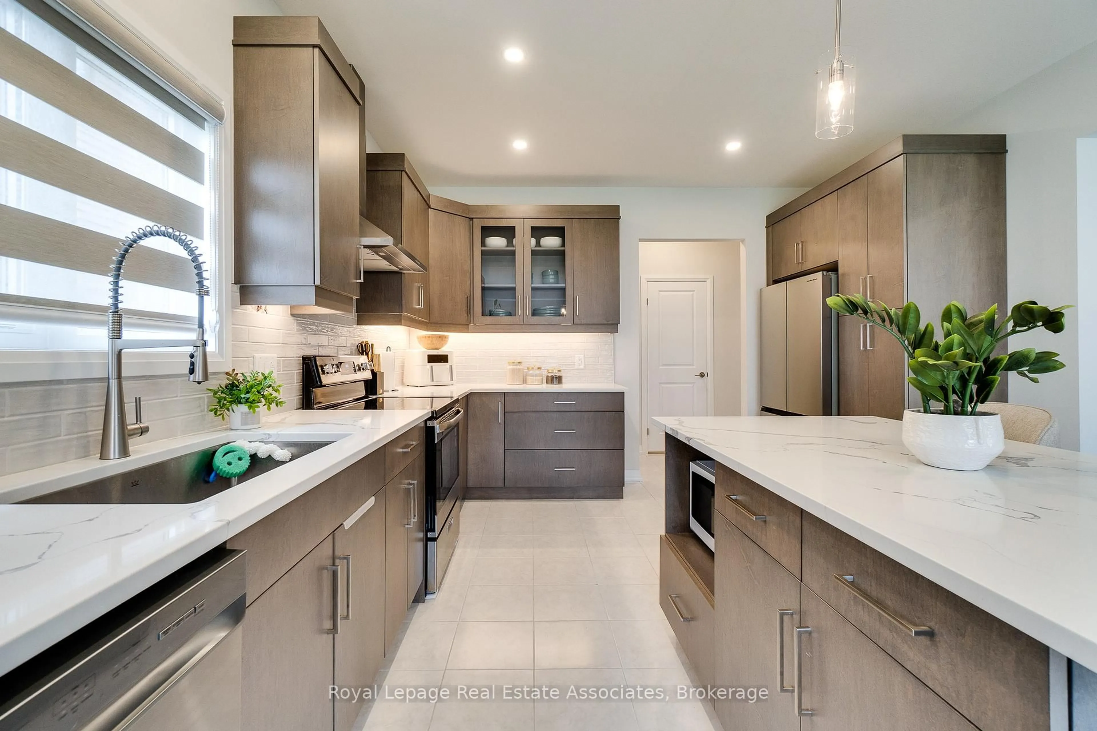 Contemporary kitchen, ceramic/tile floor for 87 Acacia Rd, Pelham Ontario L0S 1E1