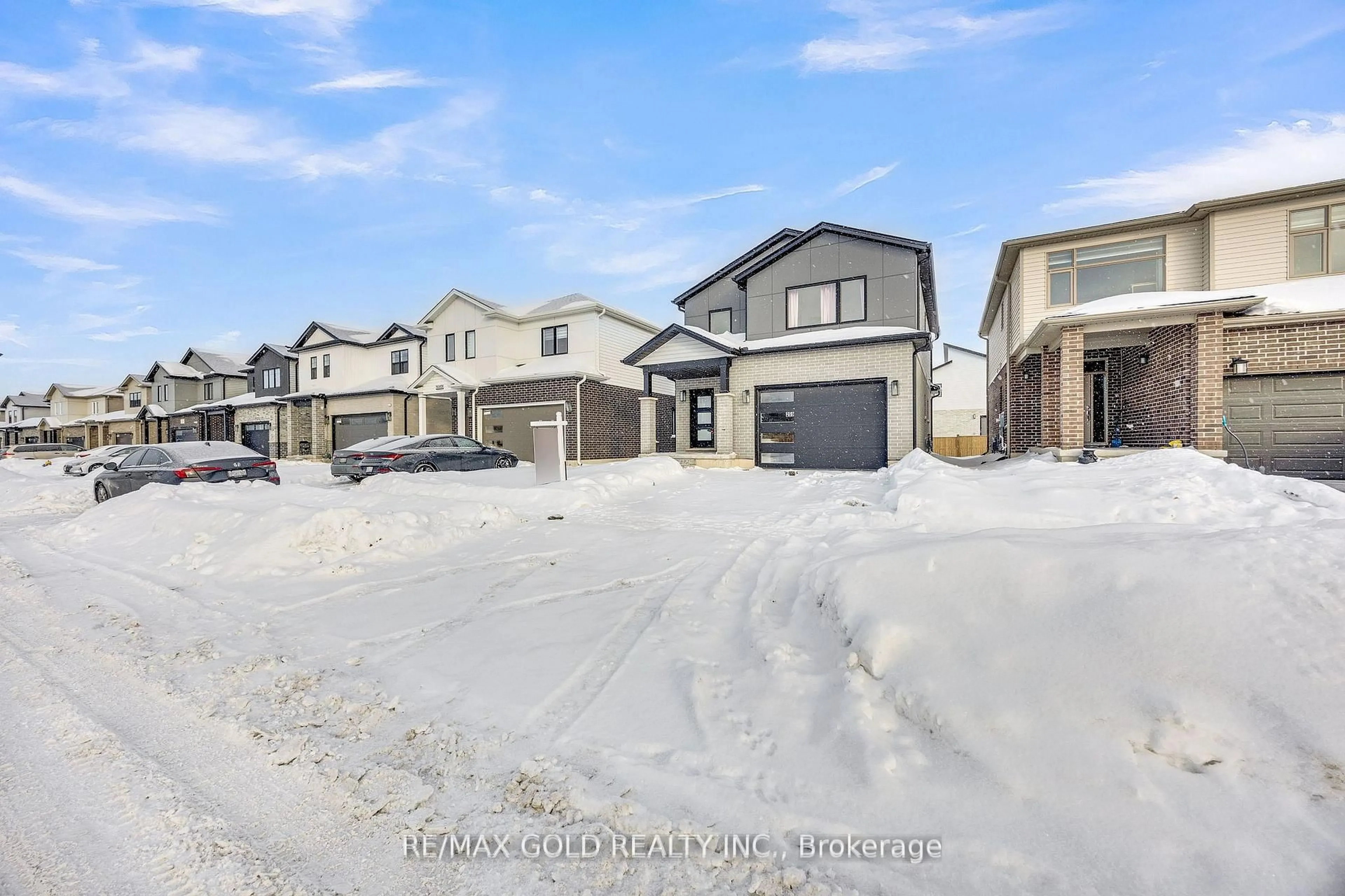 A pic from outside/outdoor area/front of a property/back of a property/a pic from drone, street for 259 Byers St, London South Ontario N6L 0J2