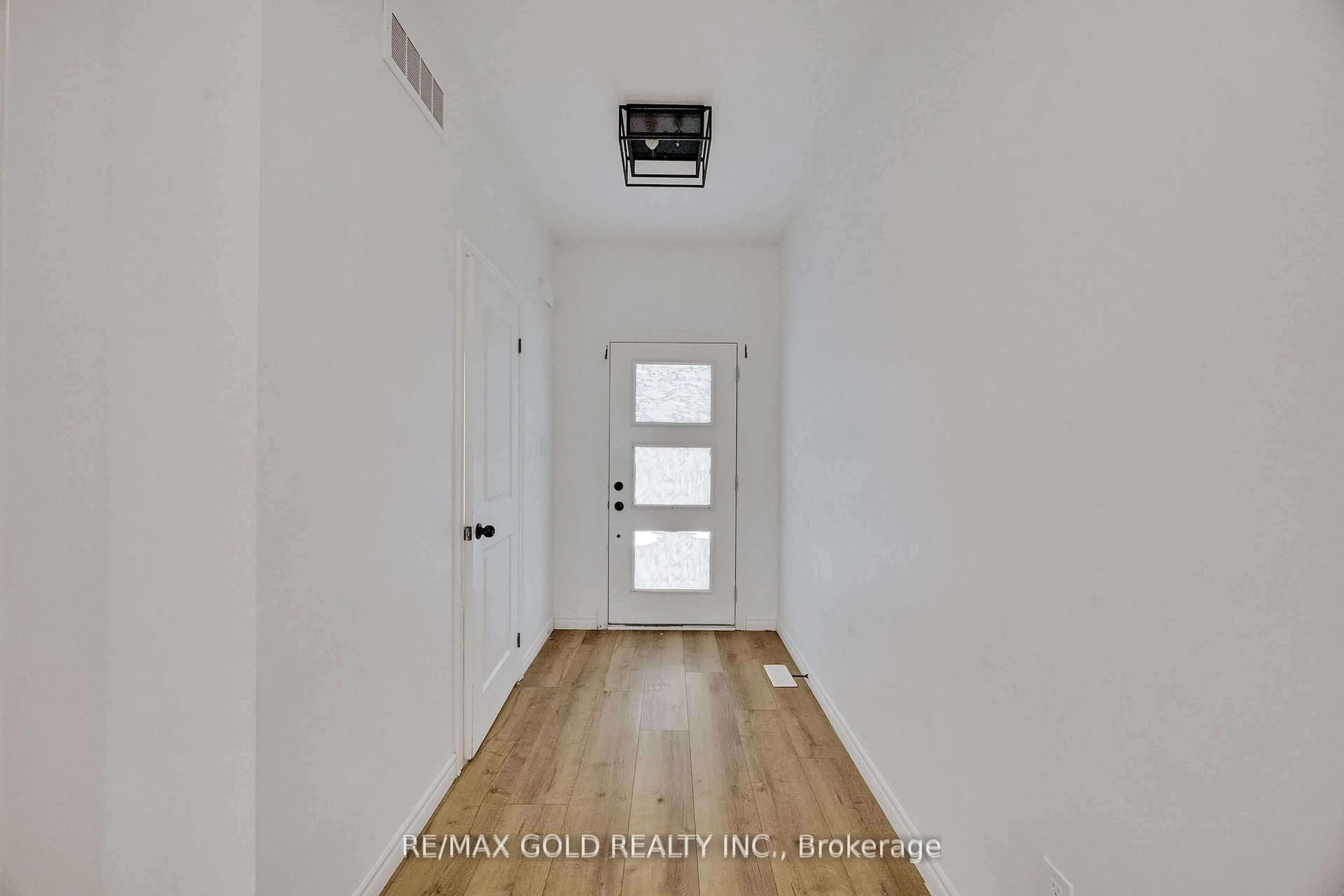 Indoor entryway for 259 Byers St, London South Ontario N6L 0J2