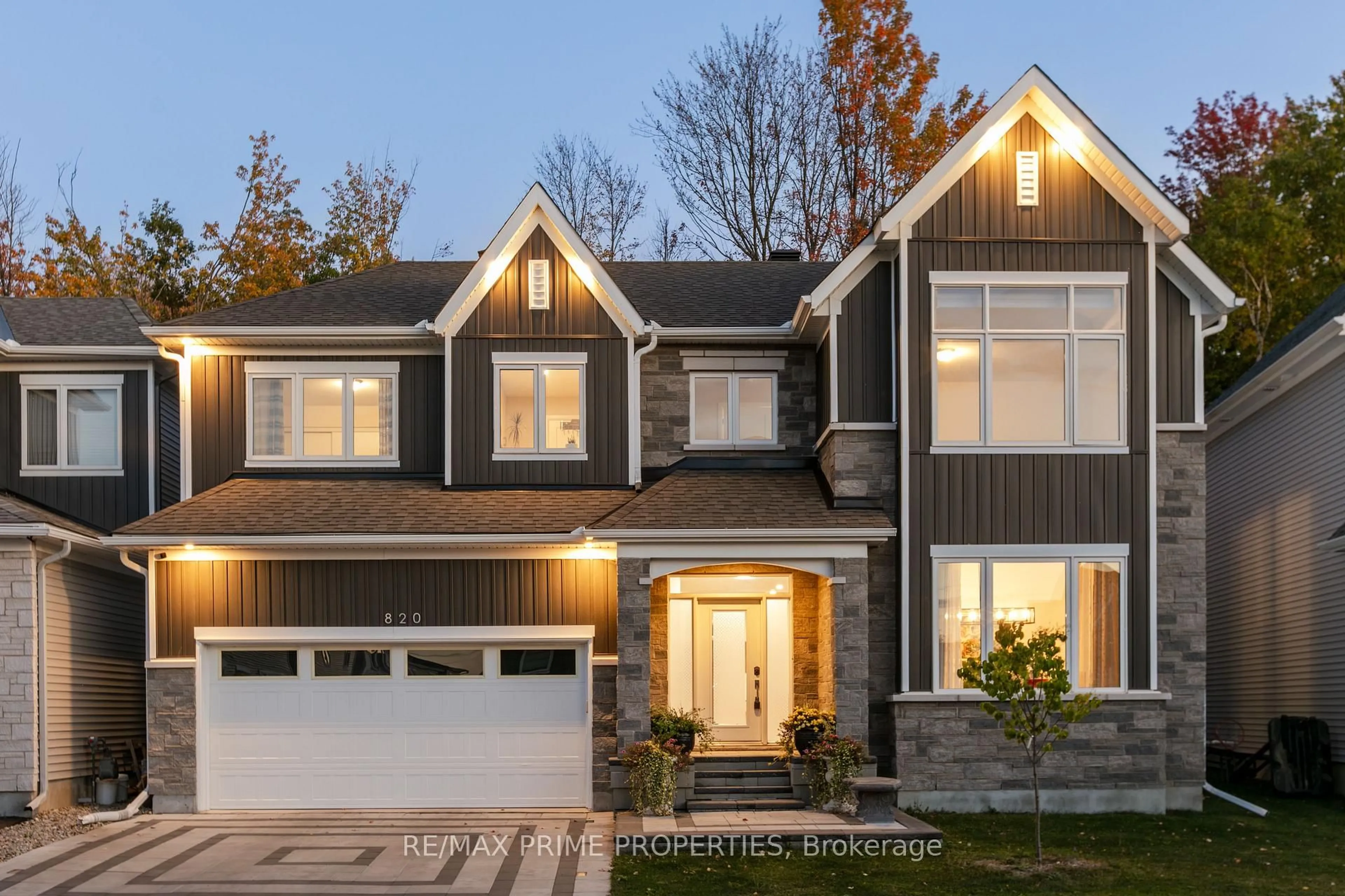 Home with vinyl exterior material, street for 820 MERCIER Cres, Ottawa Ontario K1W 0N6