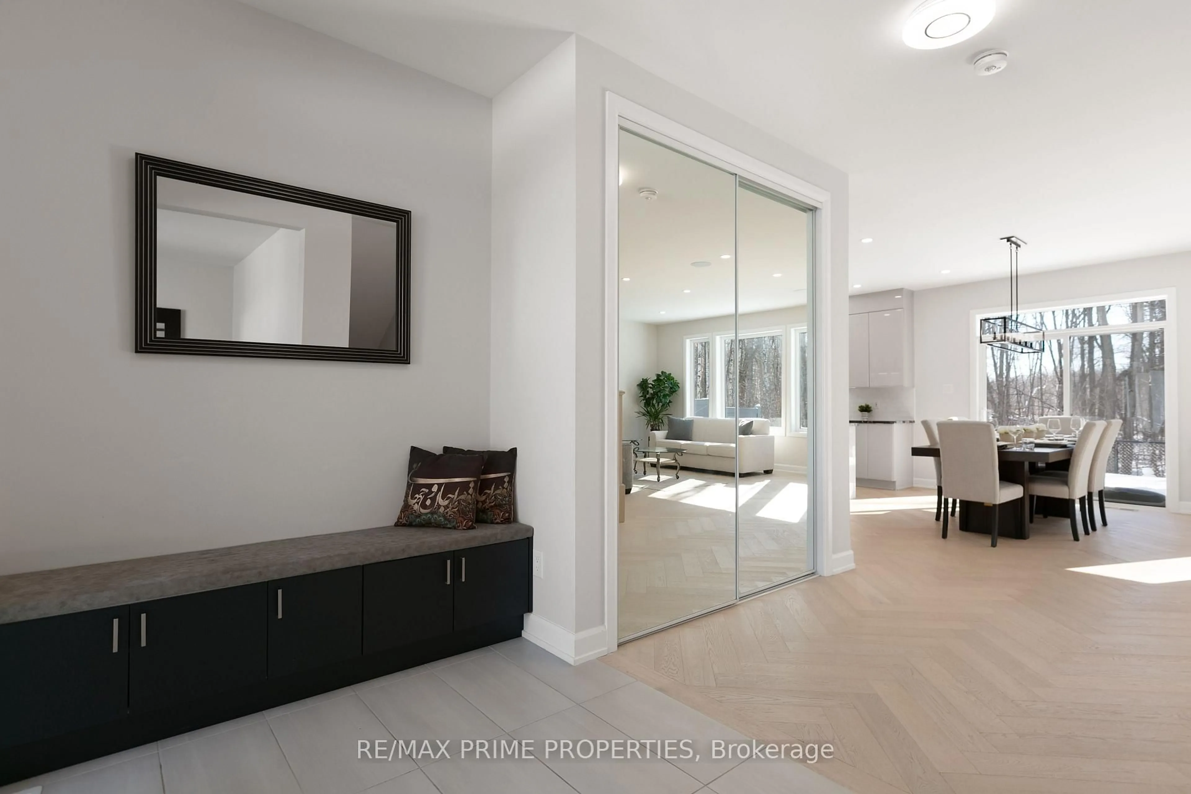 Indoor entryway for 820 MERCIER Cres, Ottawa Ontario K1W 0N6