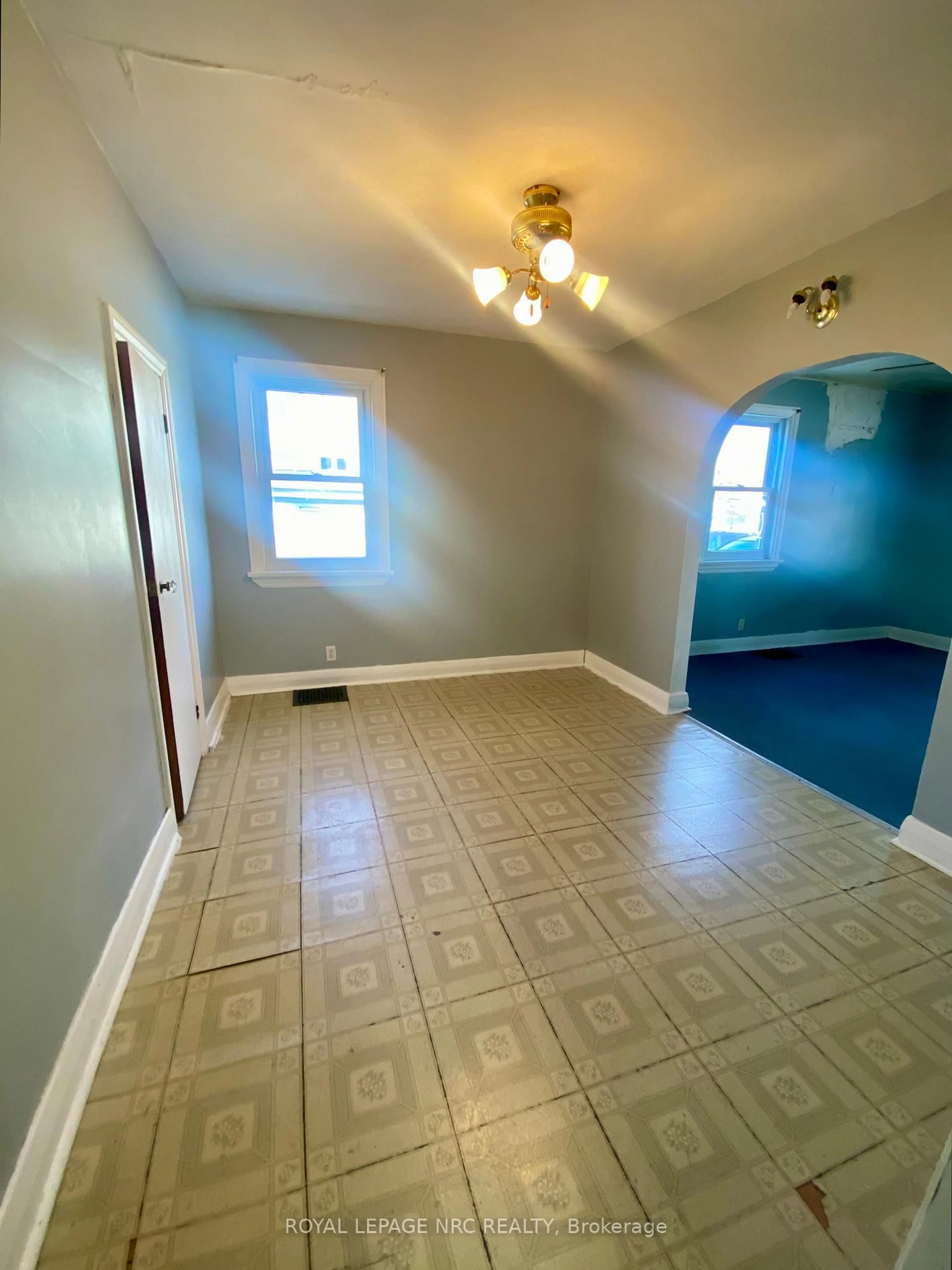 A pic of a room for 18 Pietz Ave, Welland Ontario L3C 1Z4