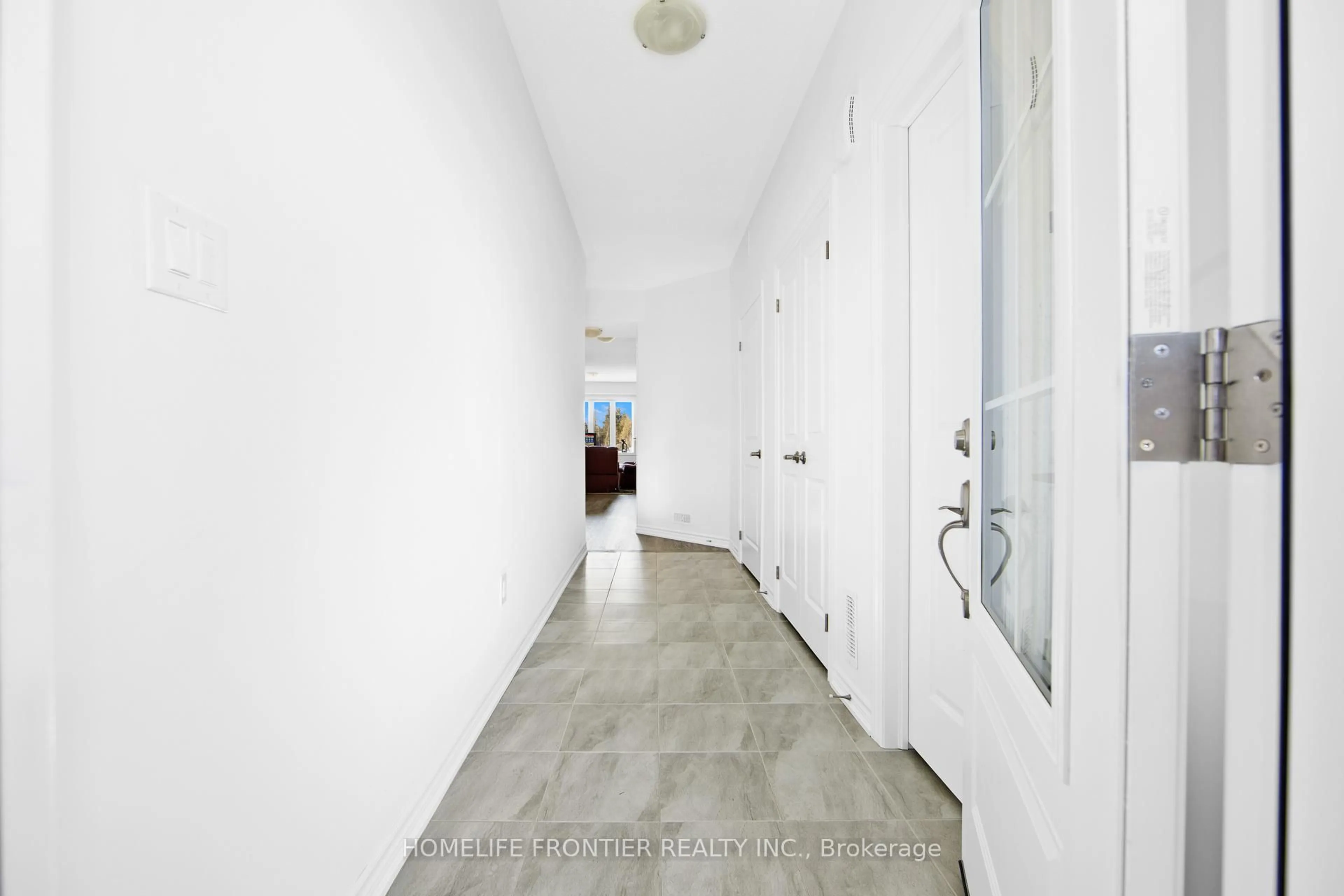 Indoor foyer for 11 Spruceside Dr, Kawartha Lakes Ontario K0M 1A0