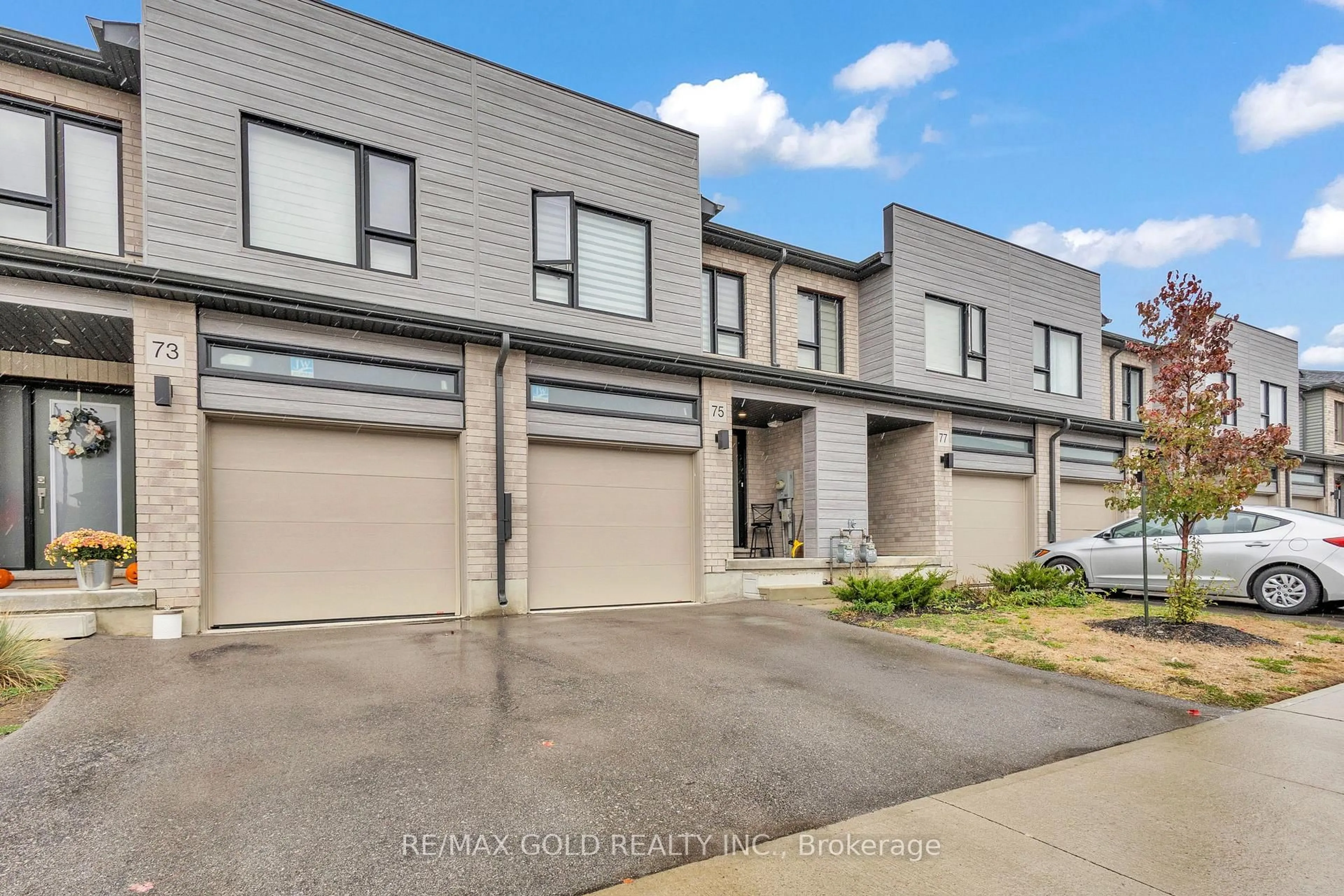 A pic from outside/outdoor area/front of a property/back of a property/a pic from drone, street for 75 Pony Way, Kitchener Ontario N2R 0R8