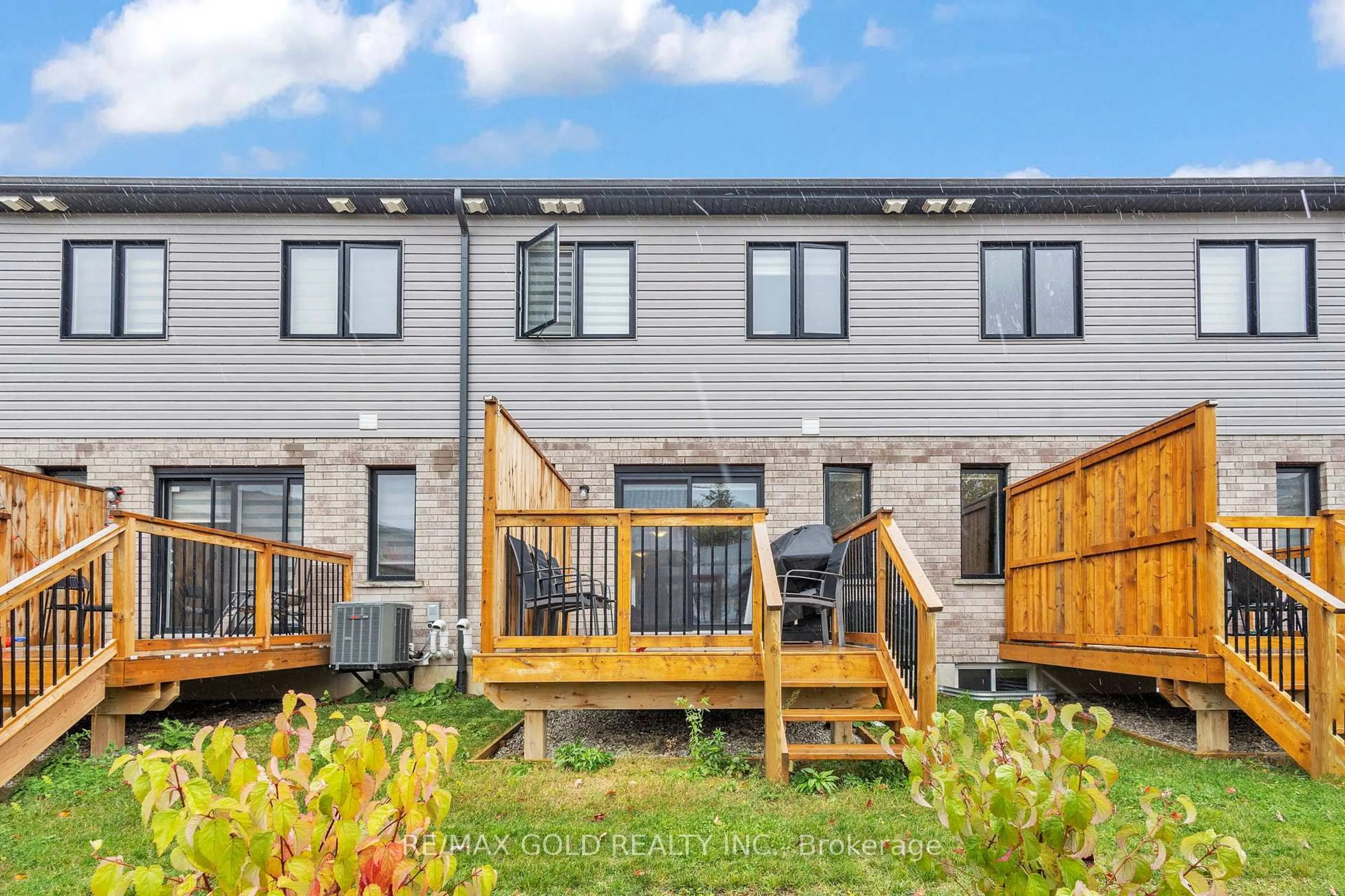 Patio, unknown for 75 Pony Way, Kitchener Ontario N2R 0R8