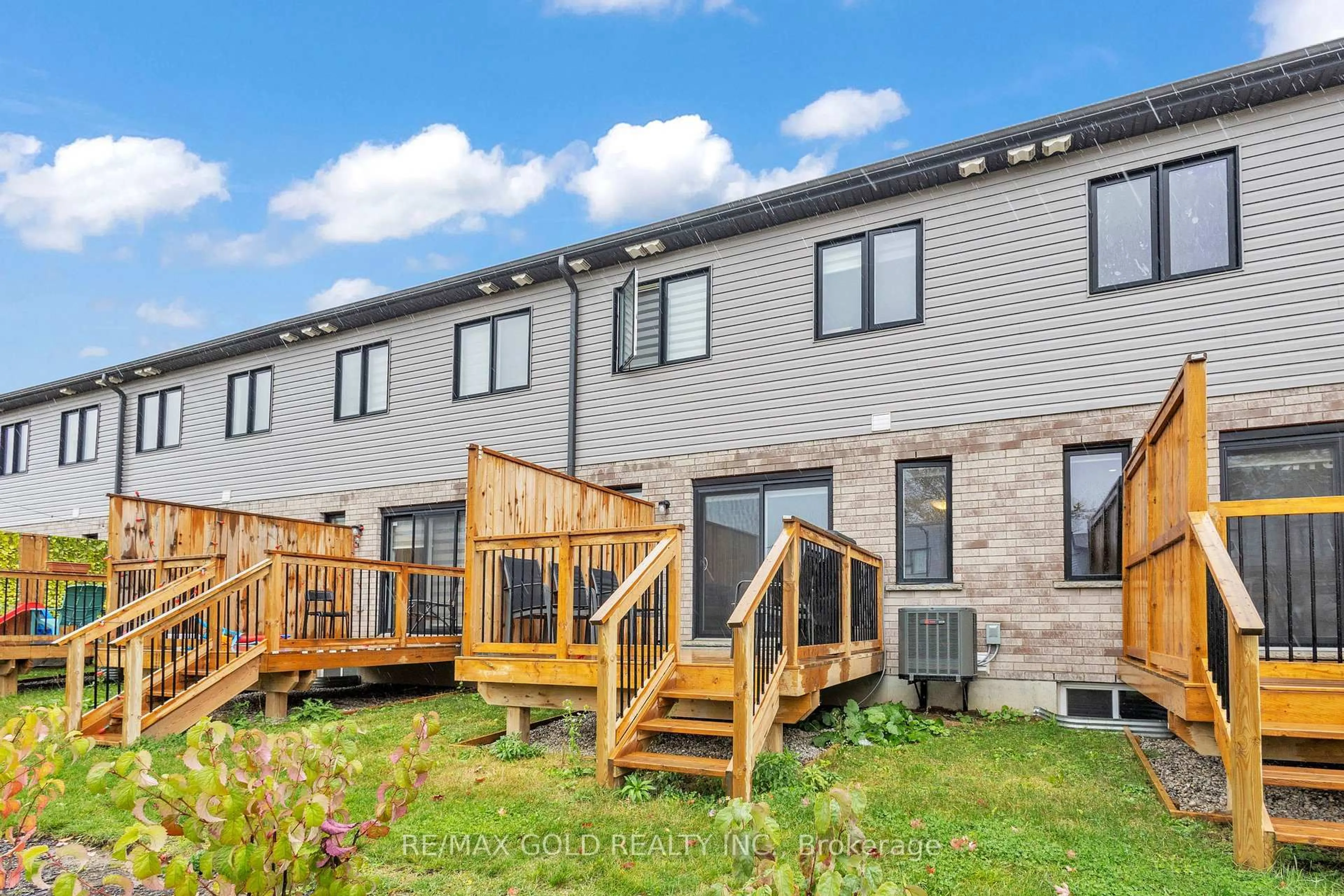 Patio, unknown for 75 Pony Way, Kitchener Ontario N2R 0R8