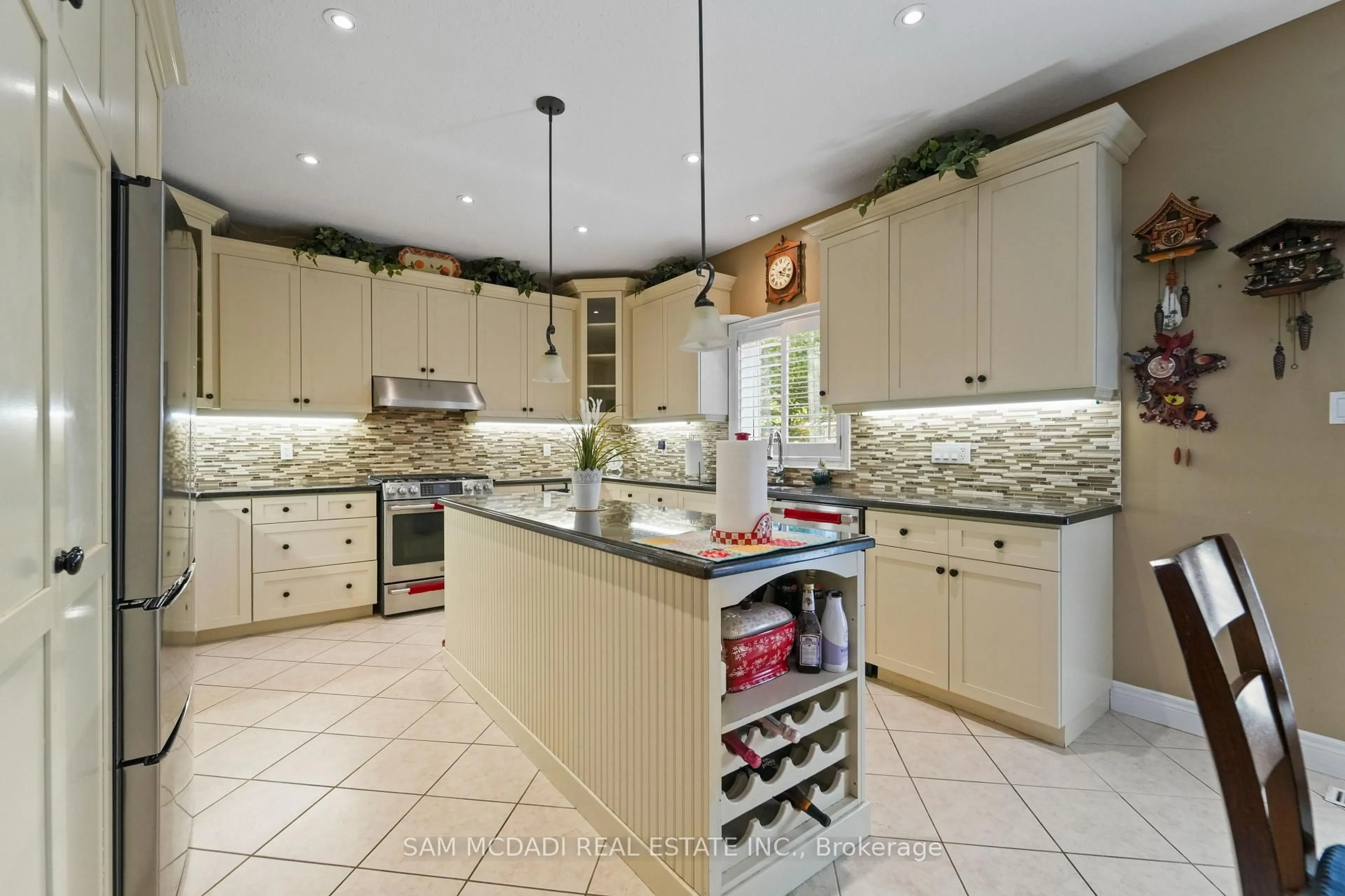 Contemporary kitchen, ceramic/tile floor for 32 Pennsylvania Cres, Kitchener Ontario N2P 2S5