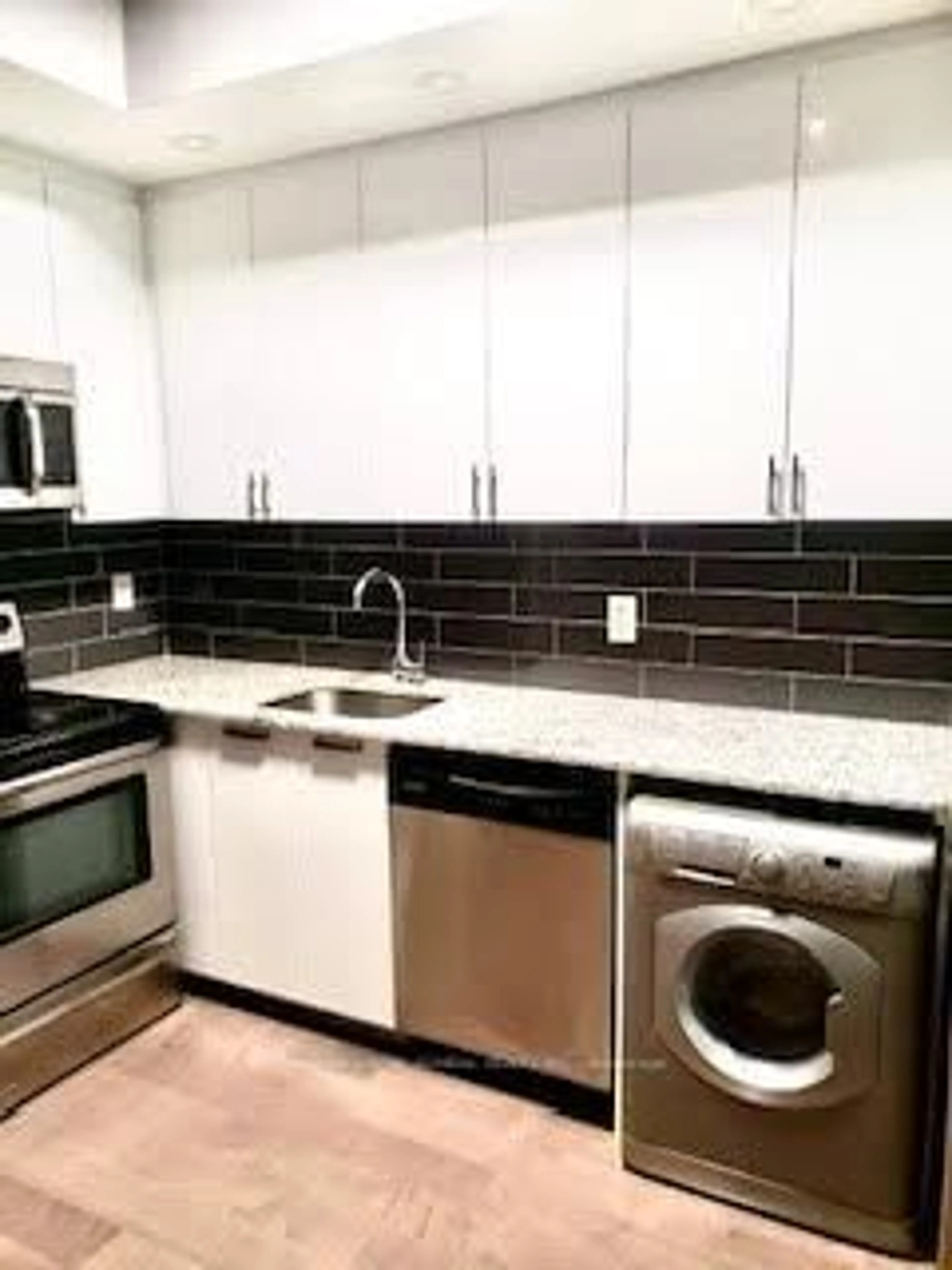 Standard kitchen, ceramic/tile floor for 2785 Baseline Rd #218, Ottawa Ontario K2H 0B7