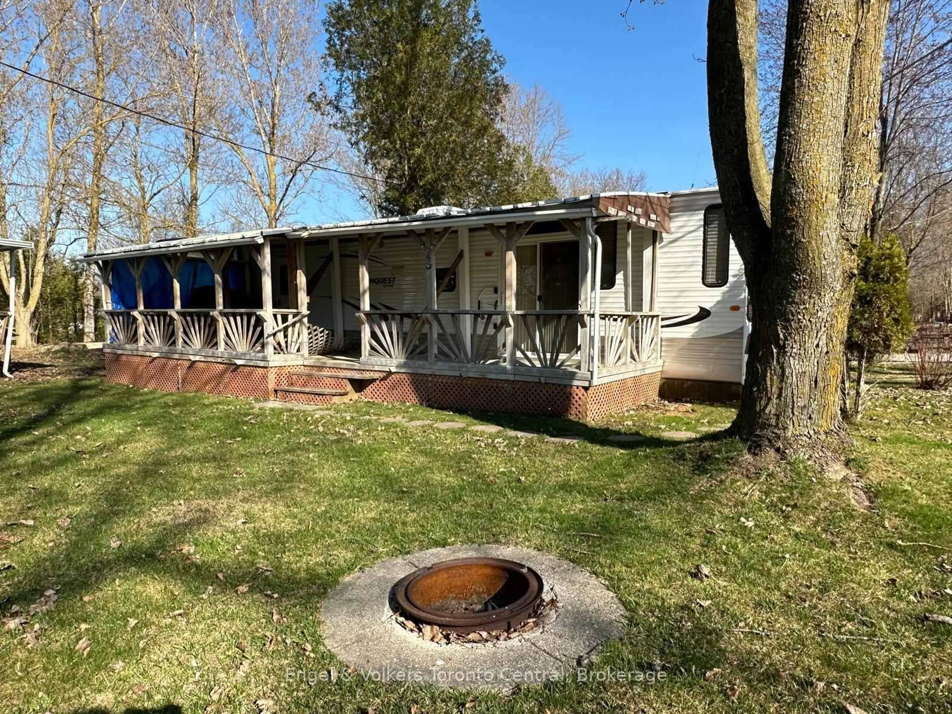 A pic from outside/outdoor area/front of a property/back of a property/a pic from drone, unknown for 7489 SIDERAOD 5 E #S 14, Wellington North Ontario N0G 2L0