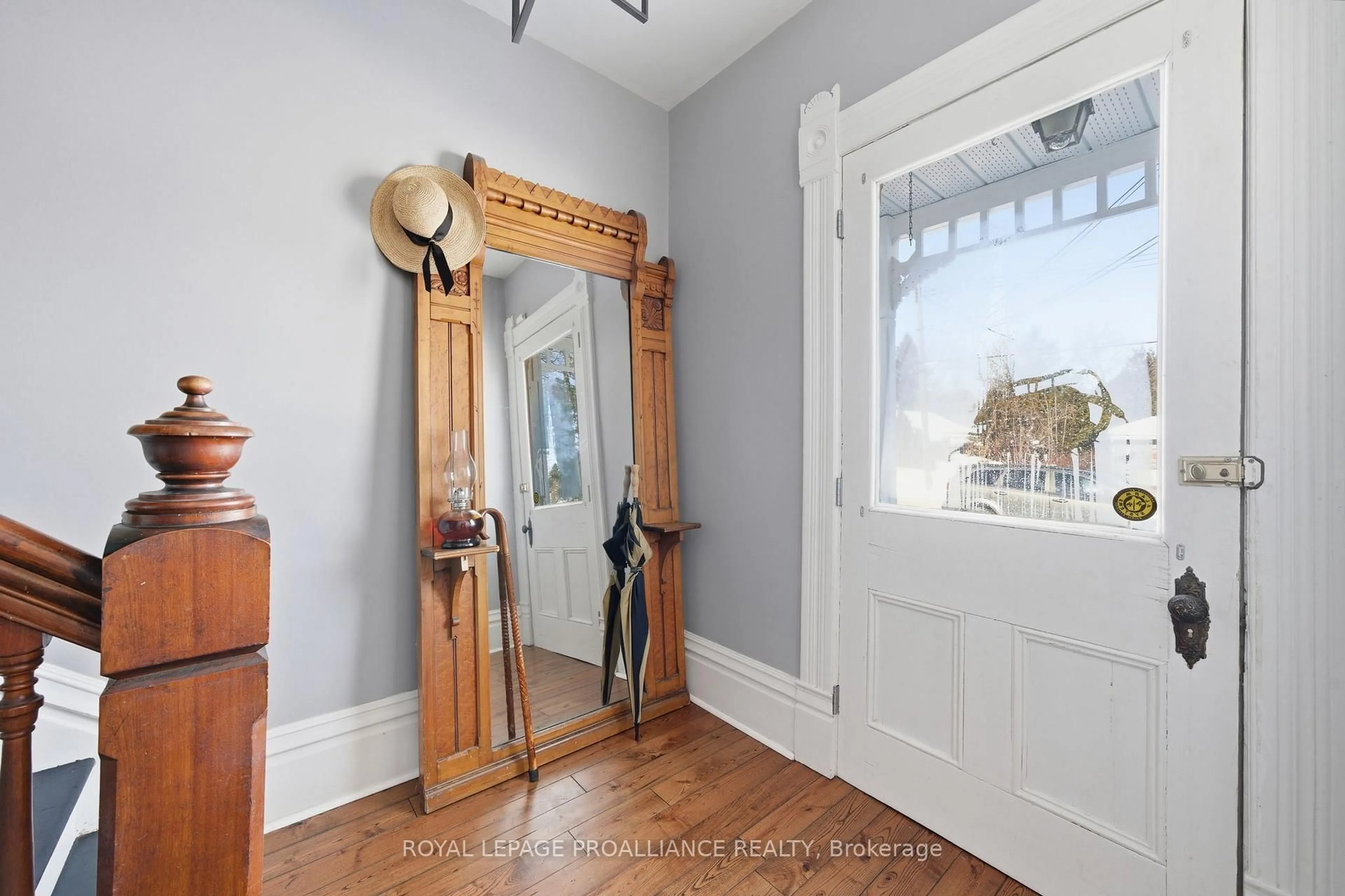 Indoor entryway for 47 Paul St, Prince Edward County Ontario K0K 2T0