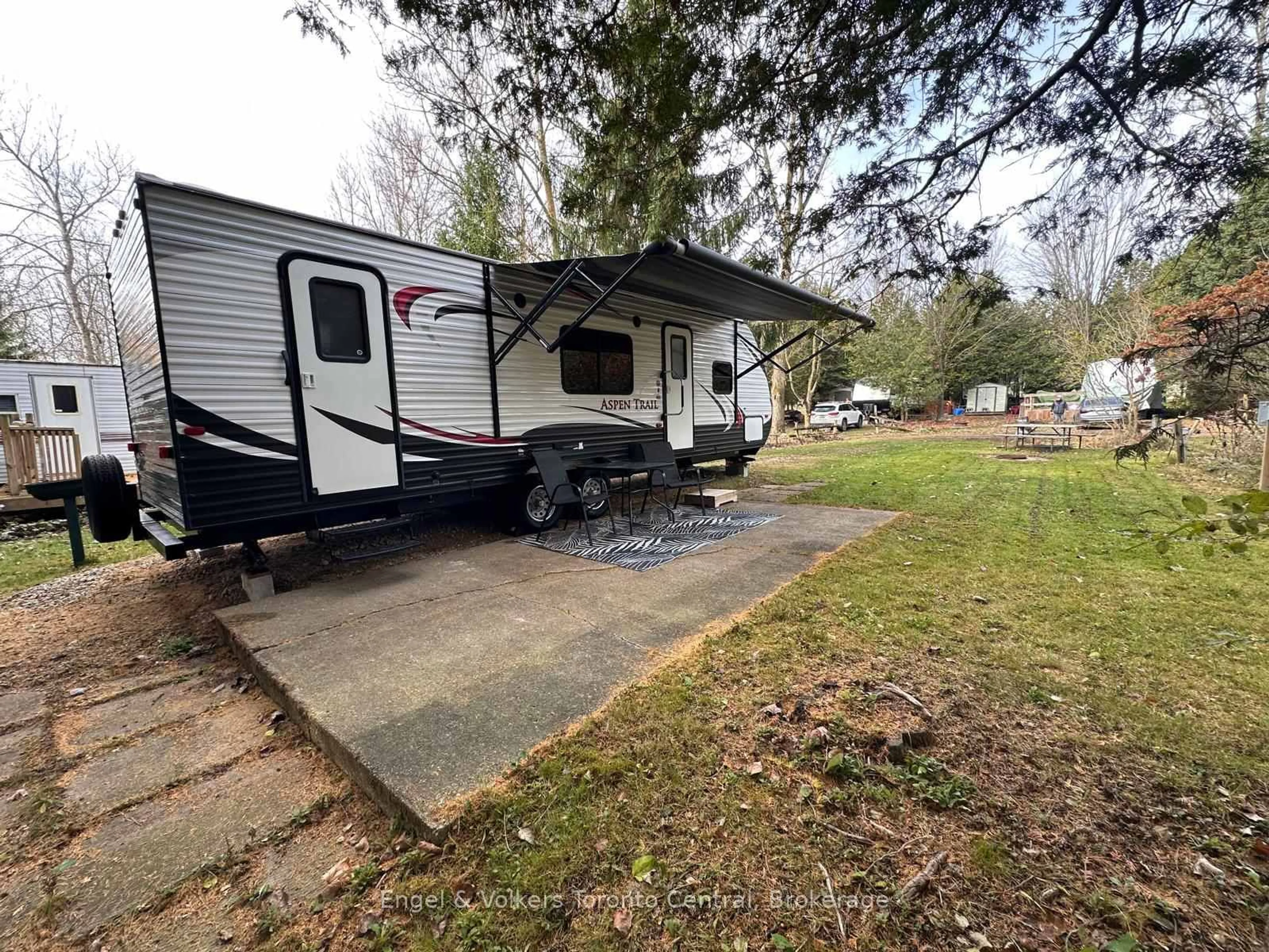 A pic from outside/outdoor area/front of a property/back of a property/a pic from drone, unknown for 7489 SIDEROAD 5 #W 32, Wellington North Ontario N0G 2L0