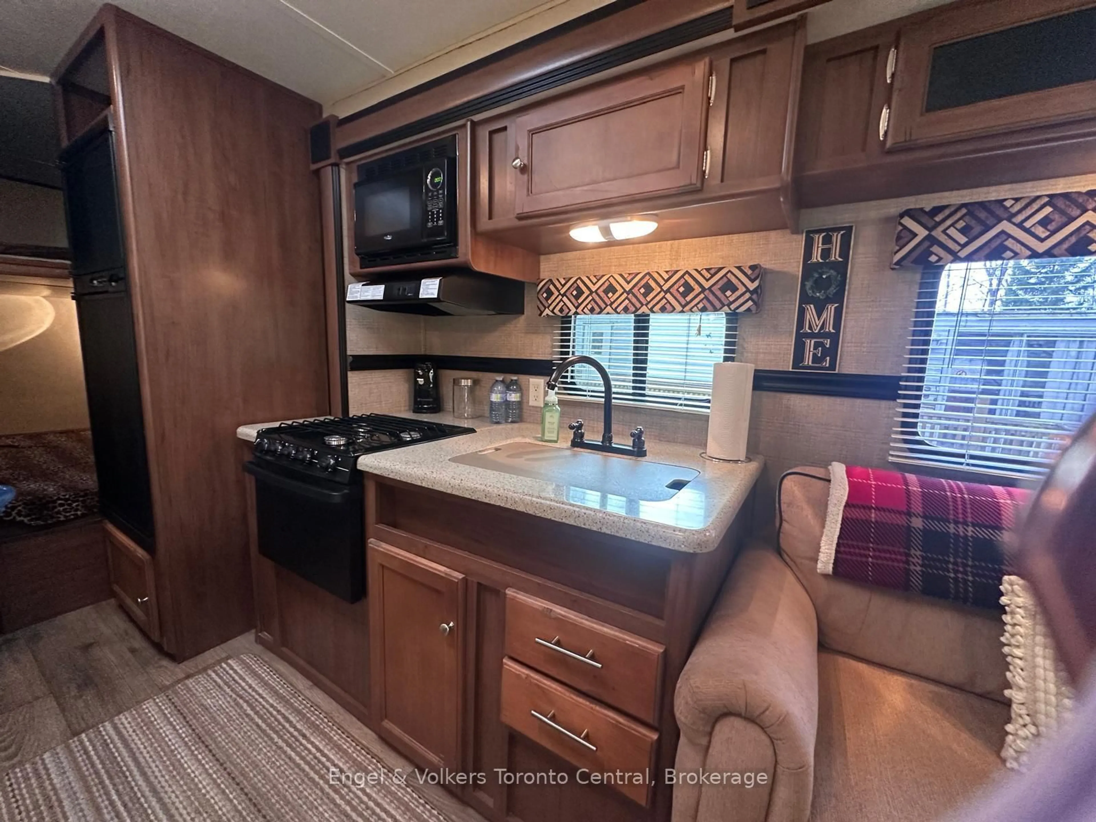 Standard kitchen, unknown for 7489 SIDEROAD 5 #W 32, Wellington North Ontario N0G 2L0