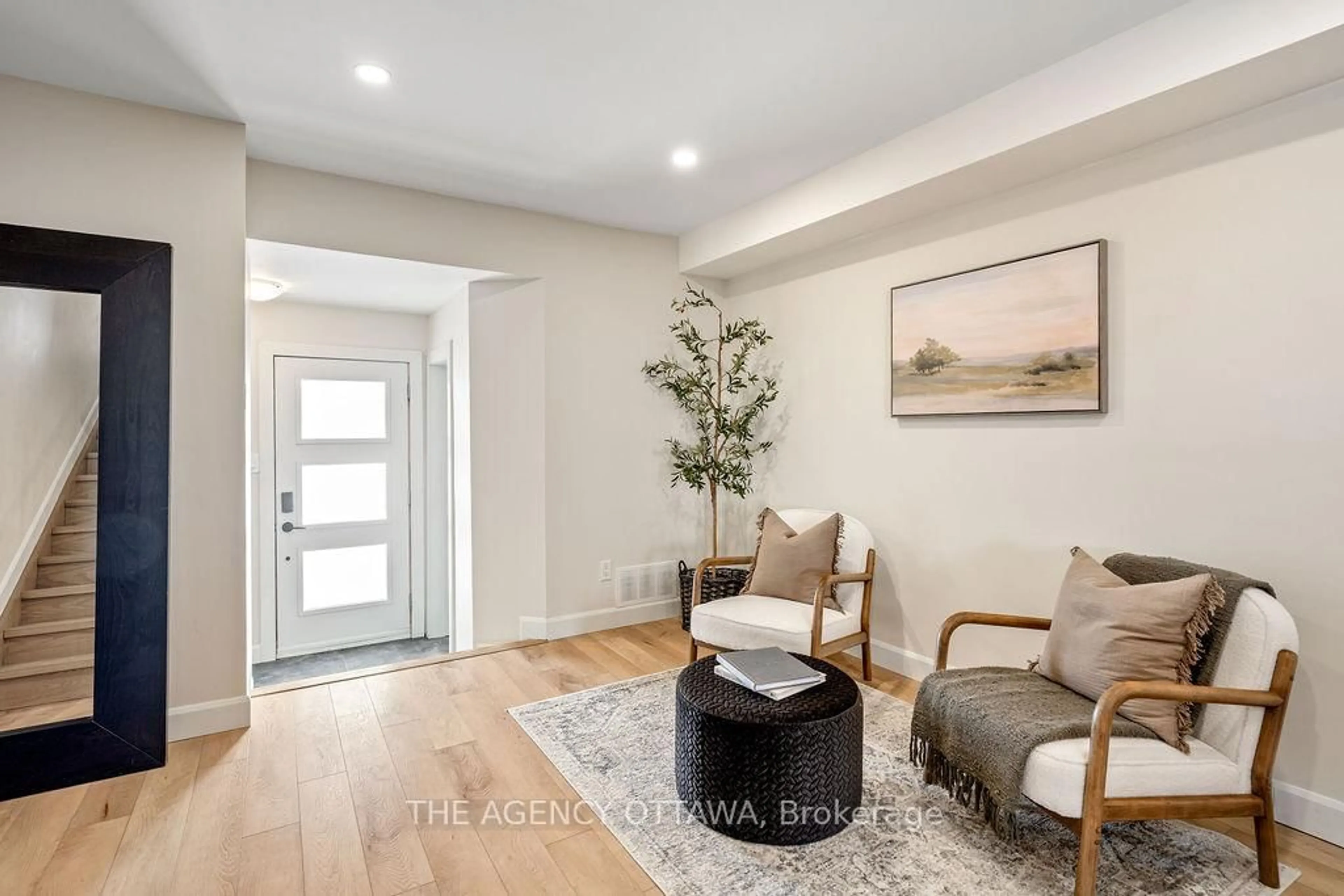 Indoor entryway for 62 Appledale Dr, Ottawa Ontario K2J 4W6