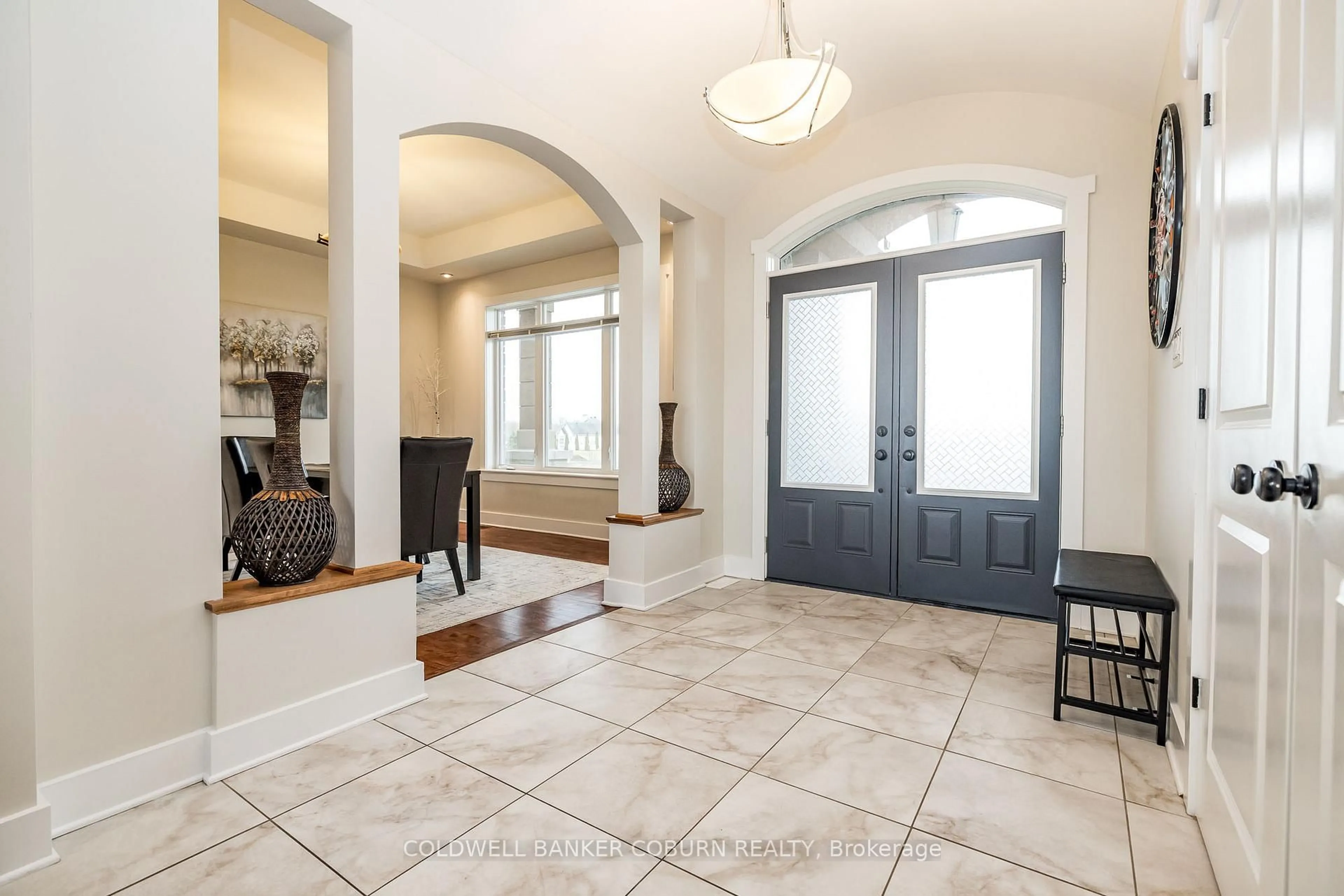 Indoor entryway for 270 West Lake Circ, Carp Ontario K0A 1L0