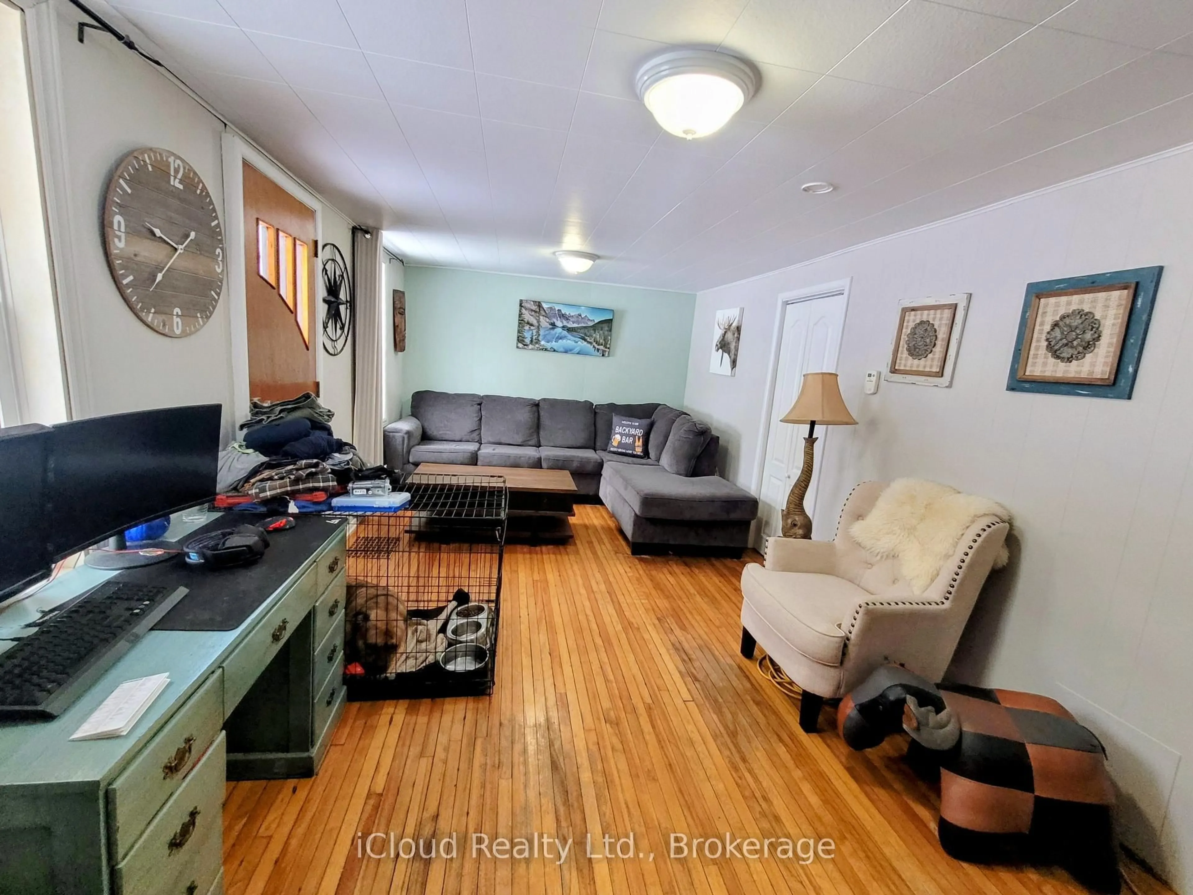 Living room with furniture, unknown for 7 North Dufferin St, Huntsville Ontario P1H 1X3