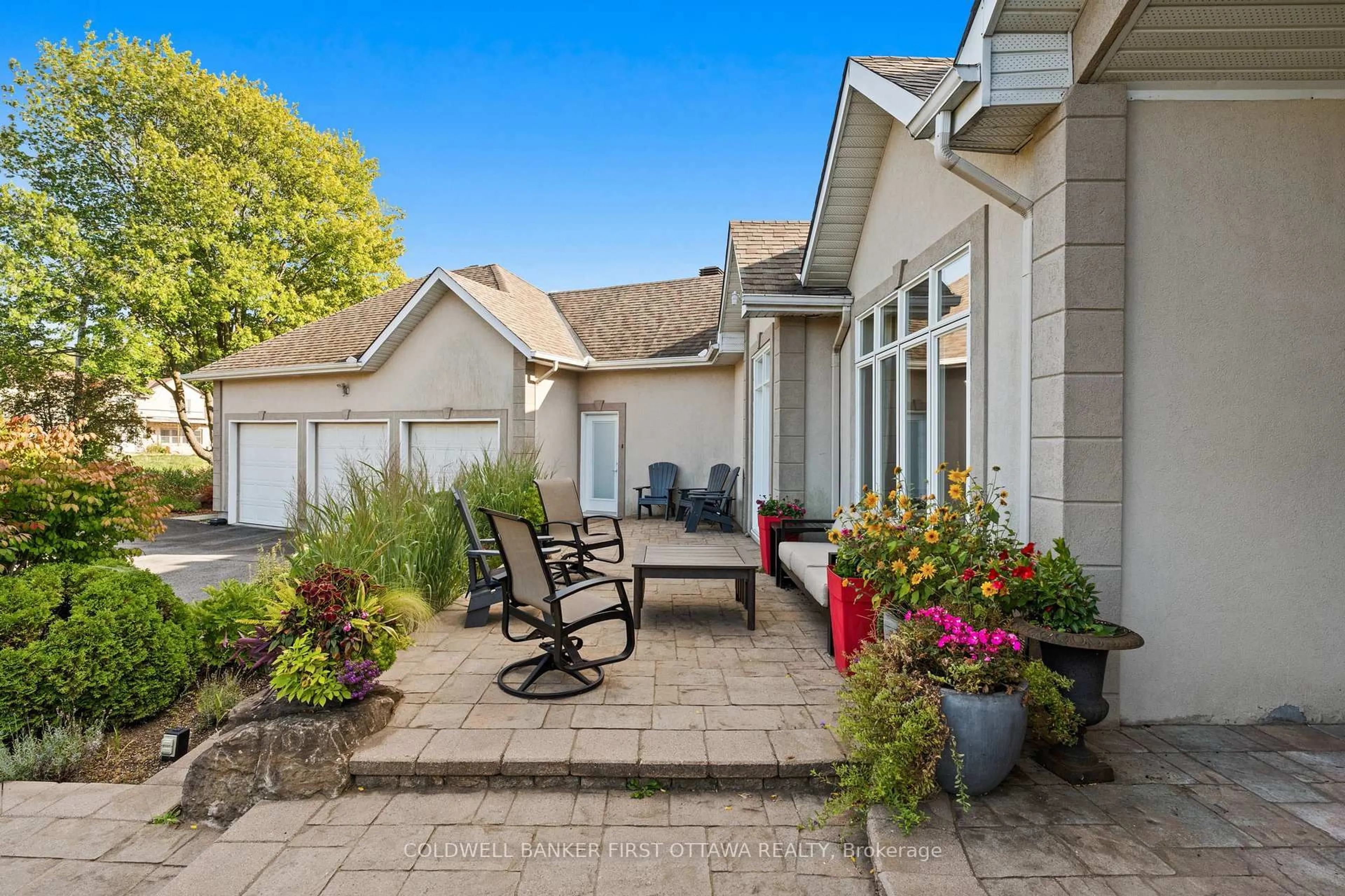 Patio, street for 358 River Rd, Ottawa Ontario K1V 1R8