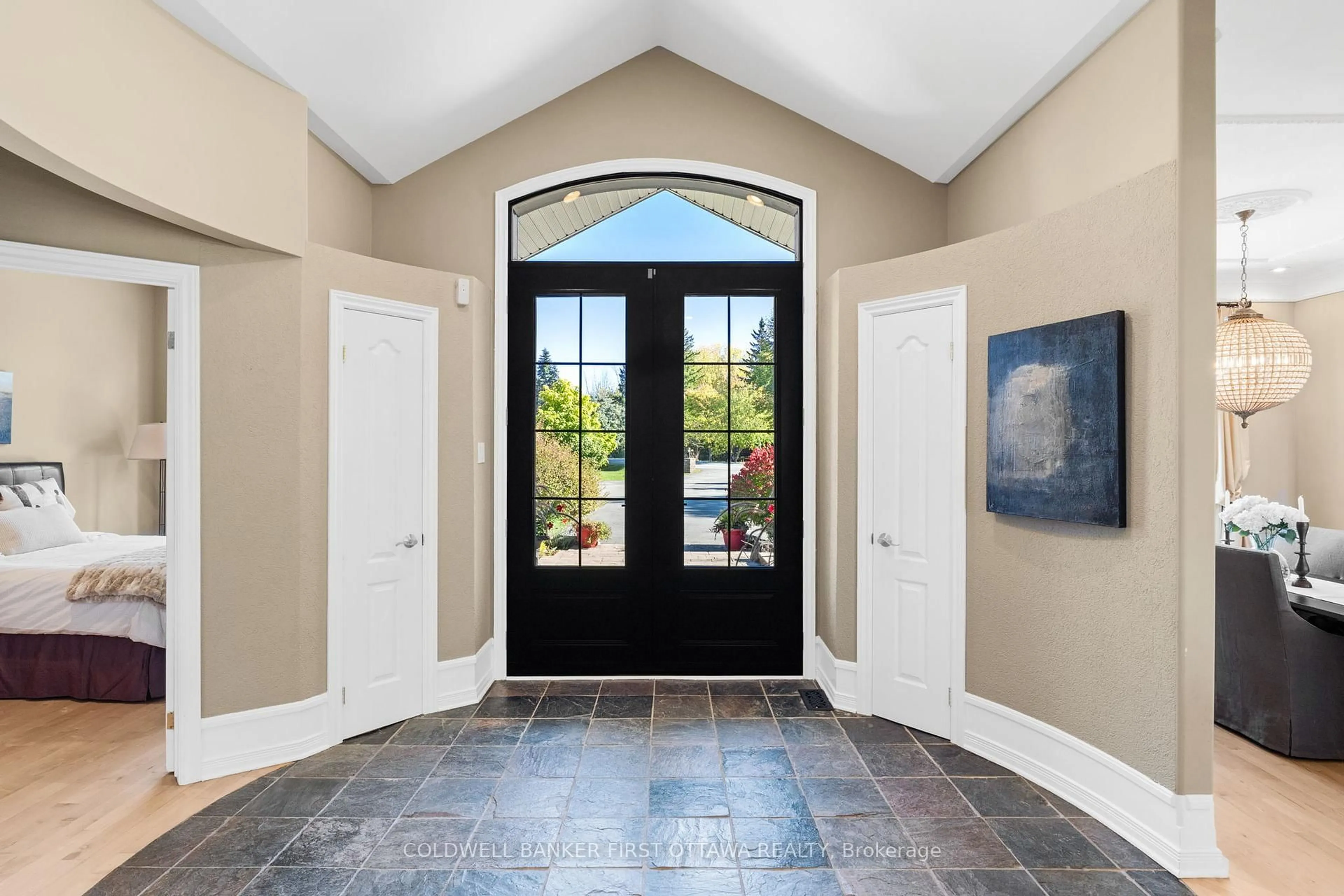 Indoor entryway for 358 River Rd, Ottawa Ontario K1V 1R8