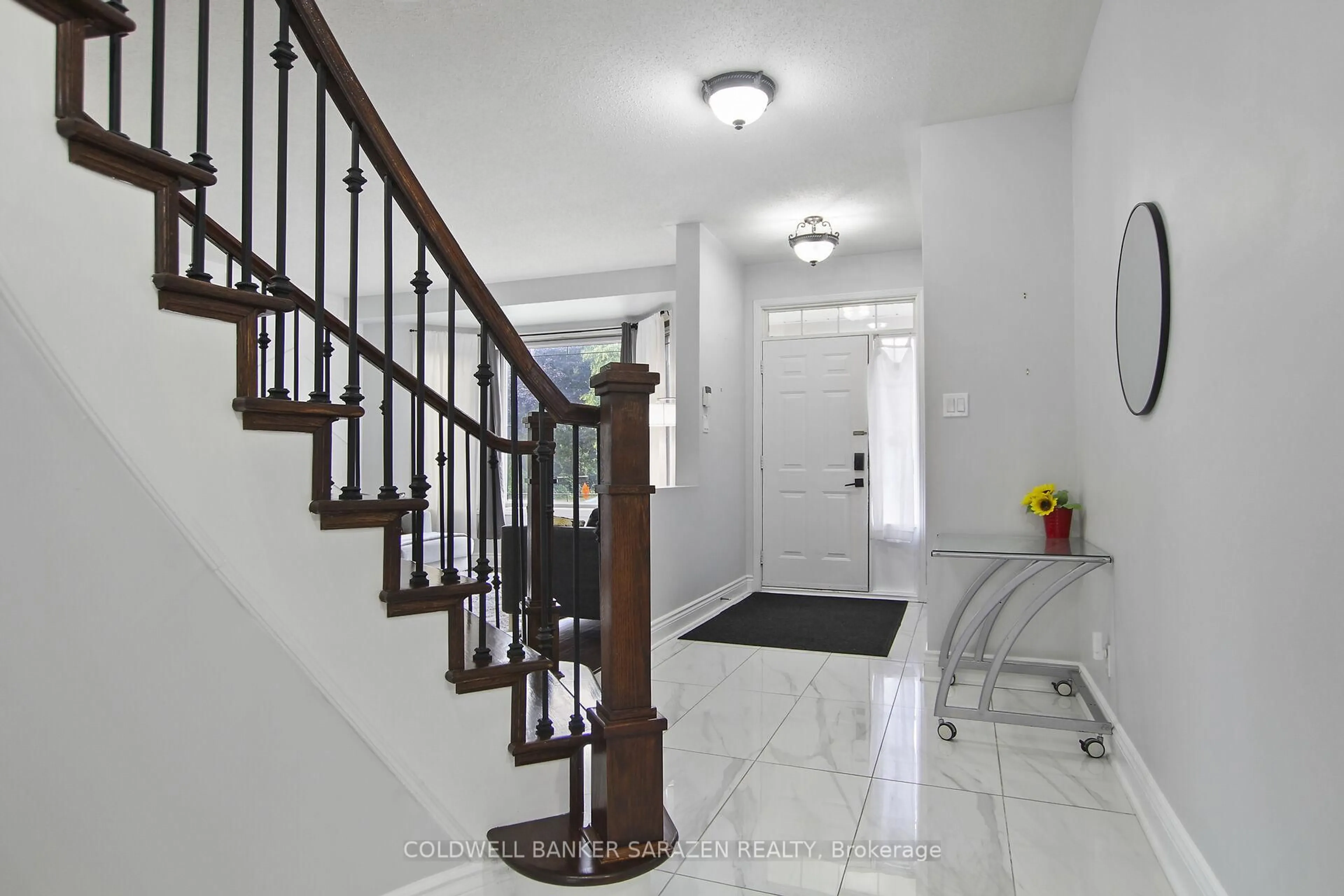 Indoor foyer for 399 Stoneway Dr, Ottawa Ontario K2G 6G7