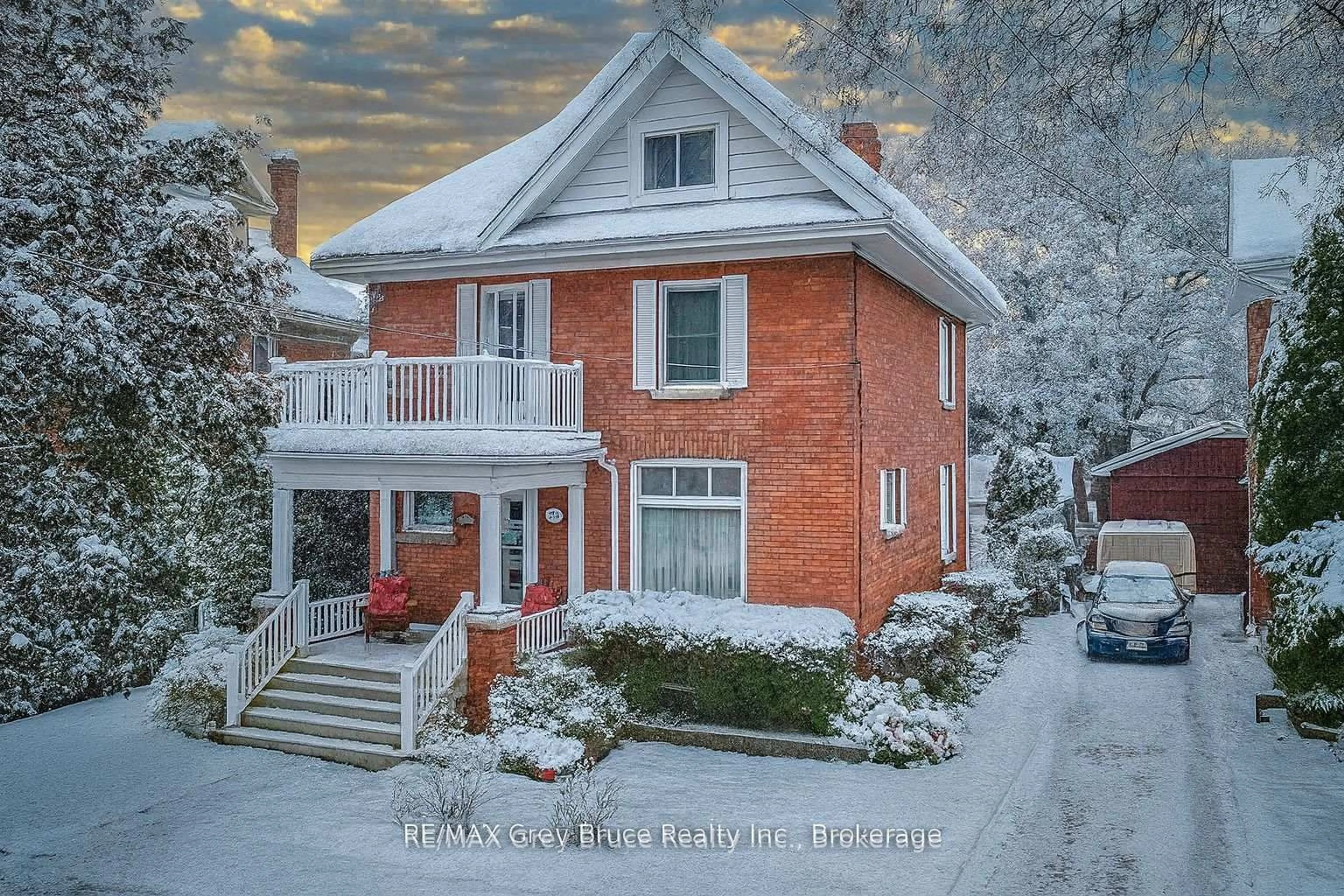 Home with brick exterior material, street for 714 4th Ave, Owen Sound Ontario N4K 2N6