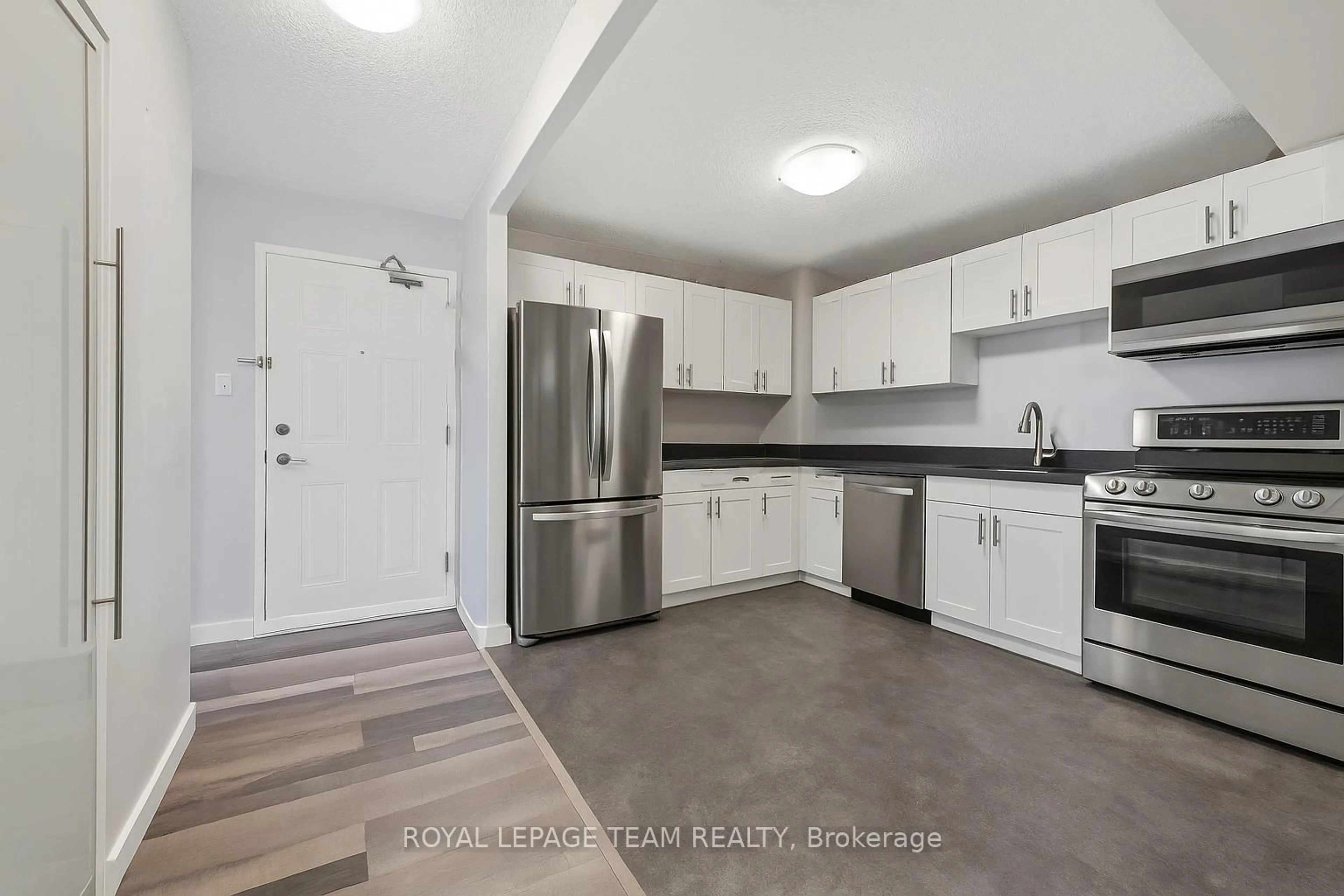 Standard kitchen, unknown for 200 Bay St #901, Ottawa Ontario K1R 7W8