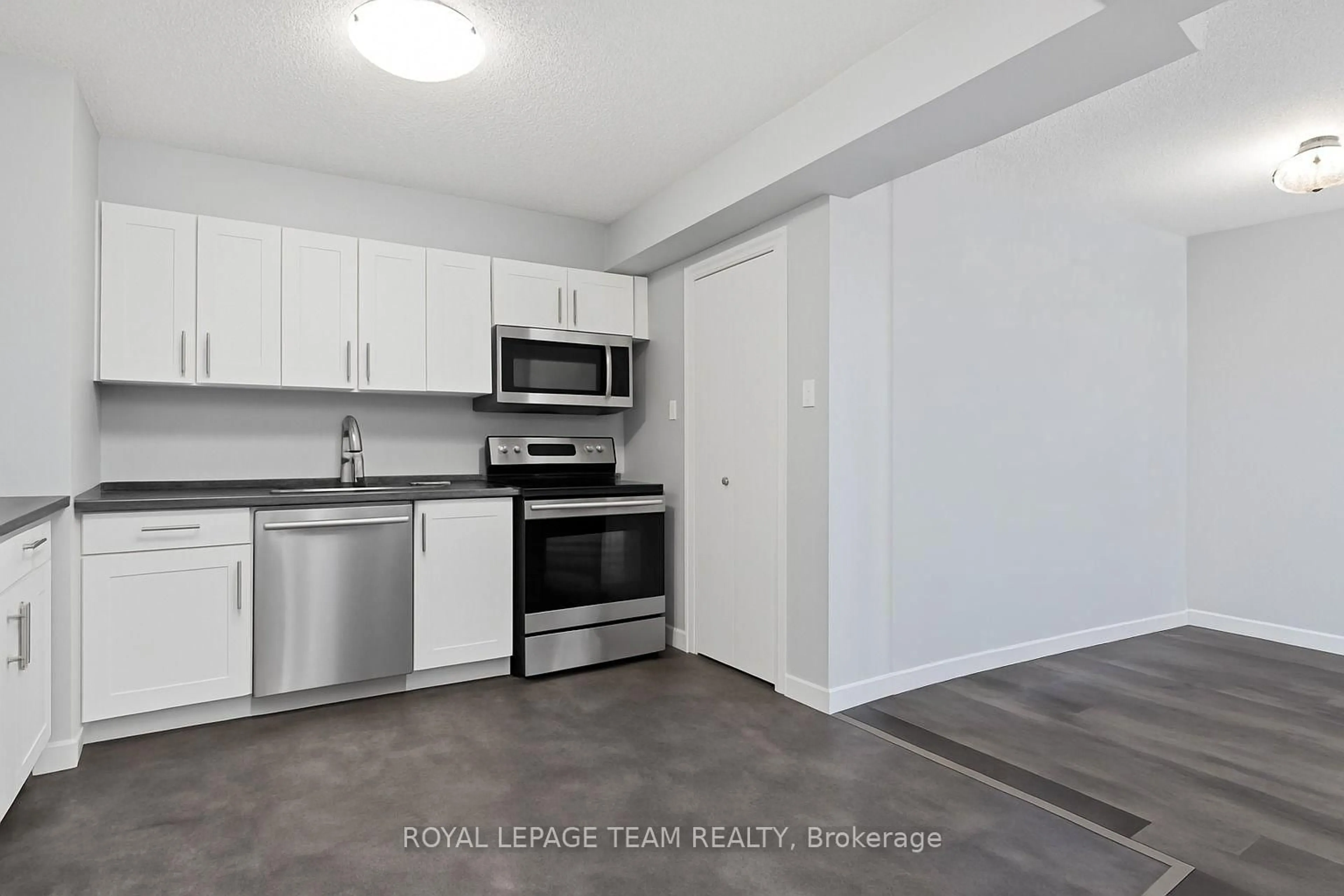 Standard kitchen, unknown for 200 Bay St #901, Ottawa Ontario K1R 7W8