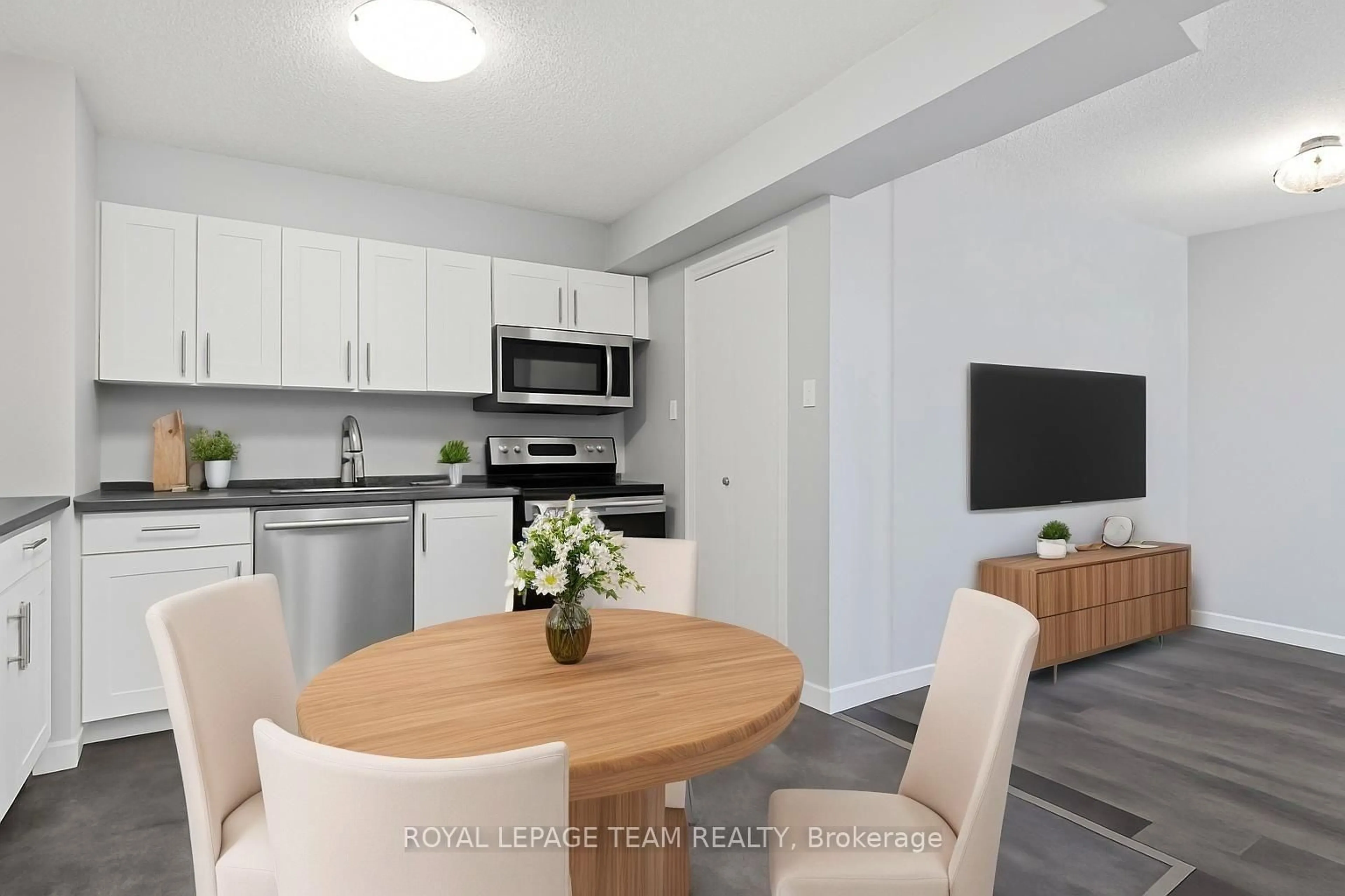 Unknown for 200 Bay St #901, Ottawa Ontario K1R 7W8