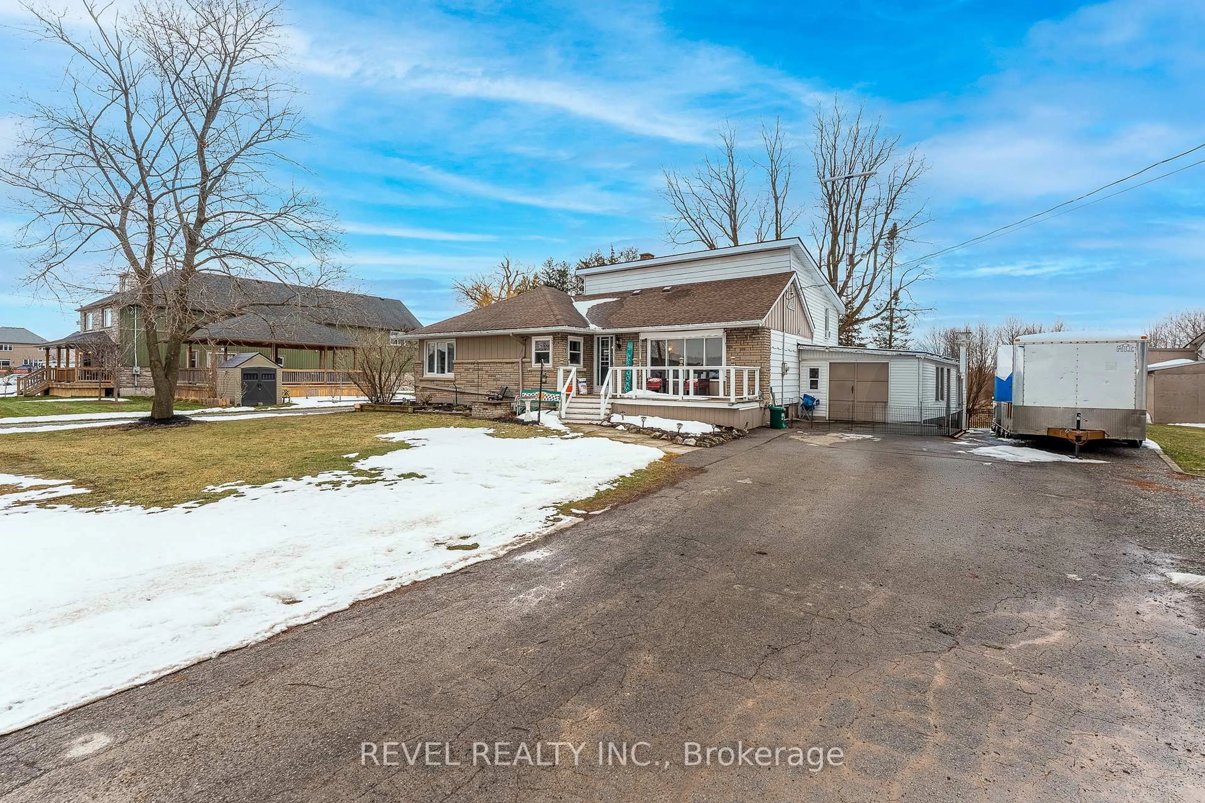 A pic from outside/outdoor area/front of a property/back of a property/a pic from drone, street for 1407 Kottmeier Rd, Thorold Ontario L3B 5N5