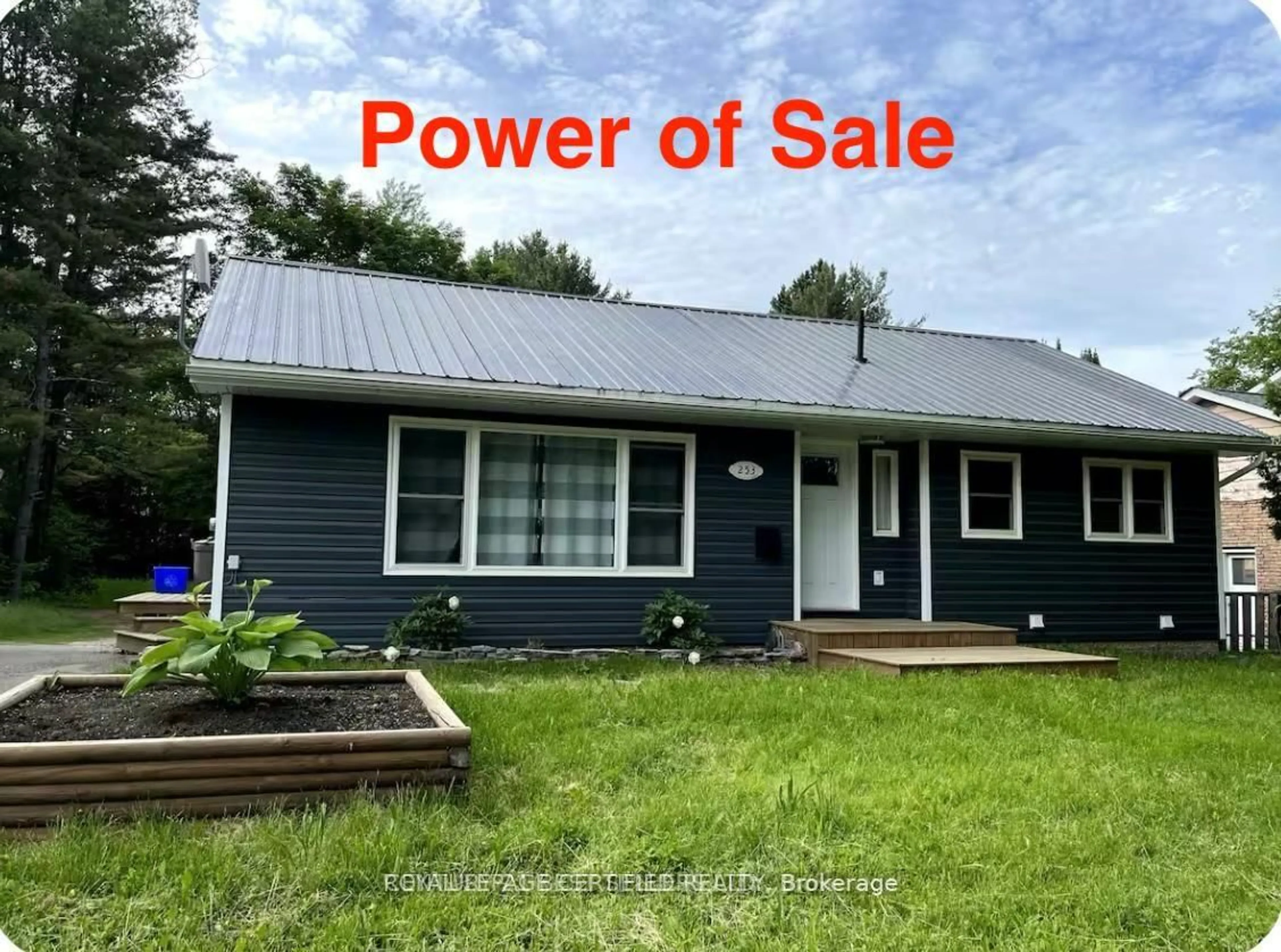 Unknown for 253 Maple St, Bracebridge Ontario P1L 1K3