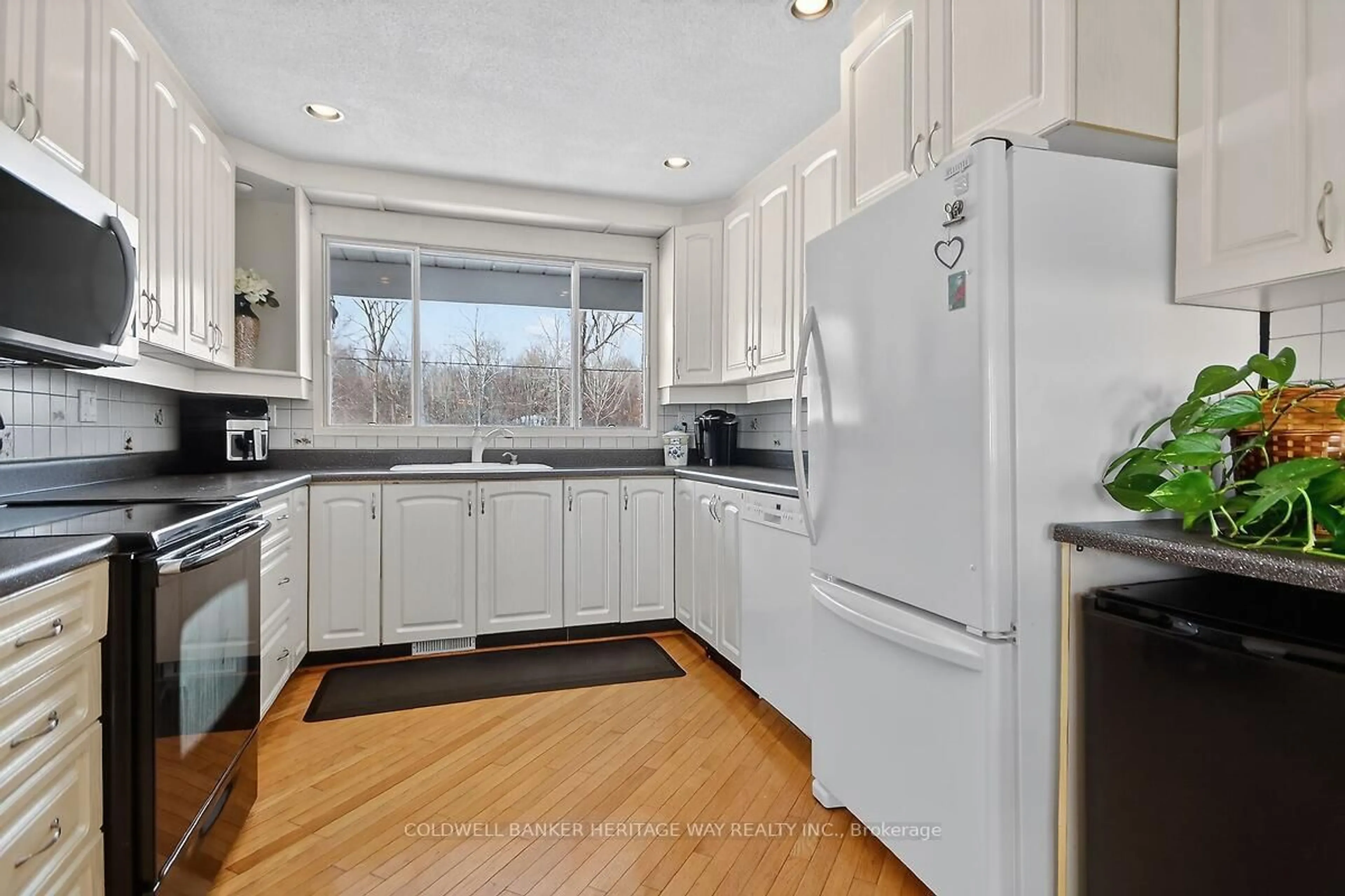 Open concept kitchen, unknown for 115 Cookes Shore Rd, Drummond/North Elmsley Ontario K7C 4K7