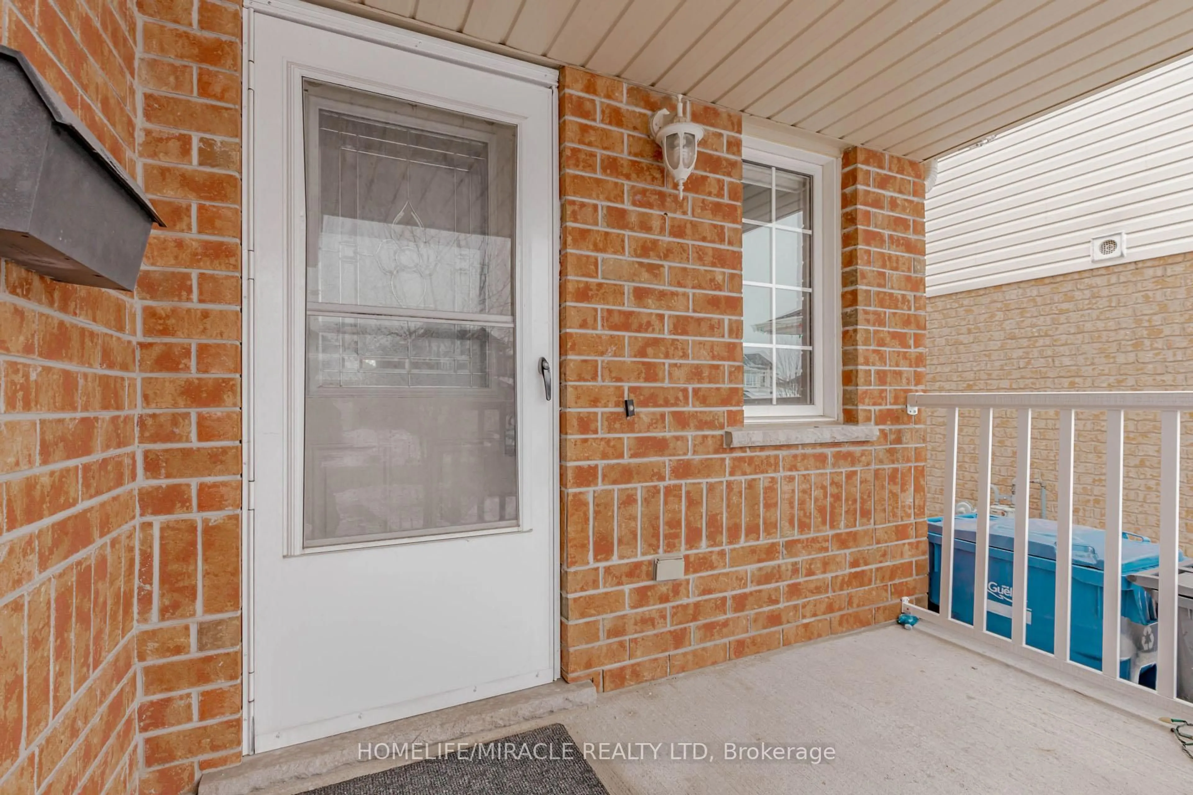 Indoor entryway for 21 Dougall St, Guelph Ontario N1E 0G8