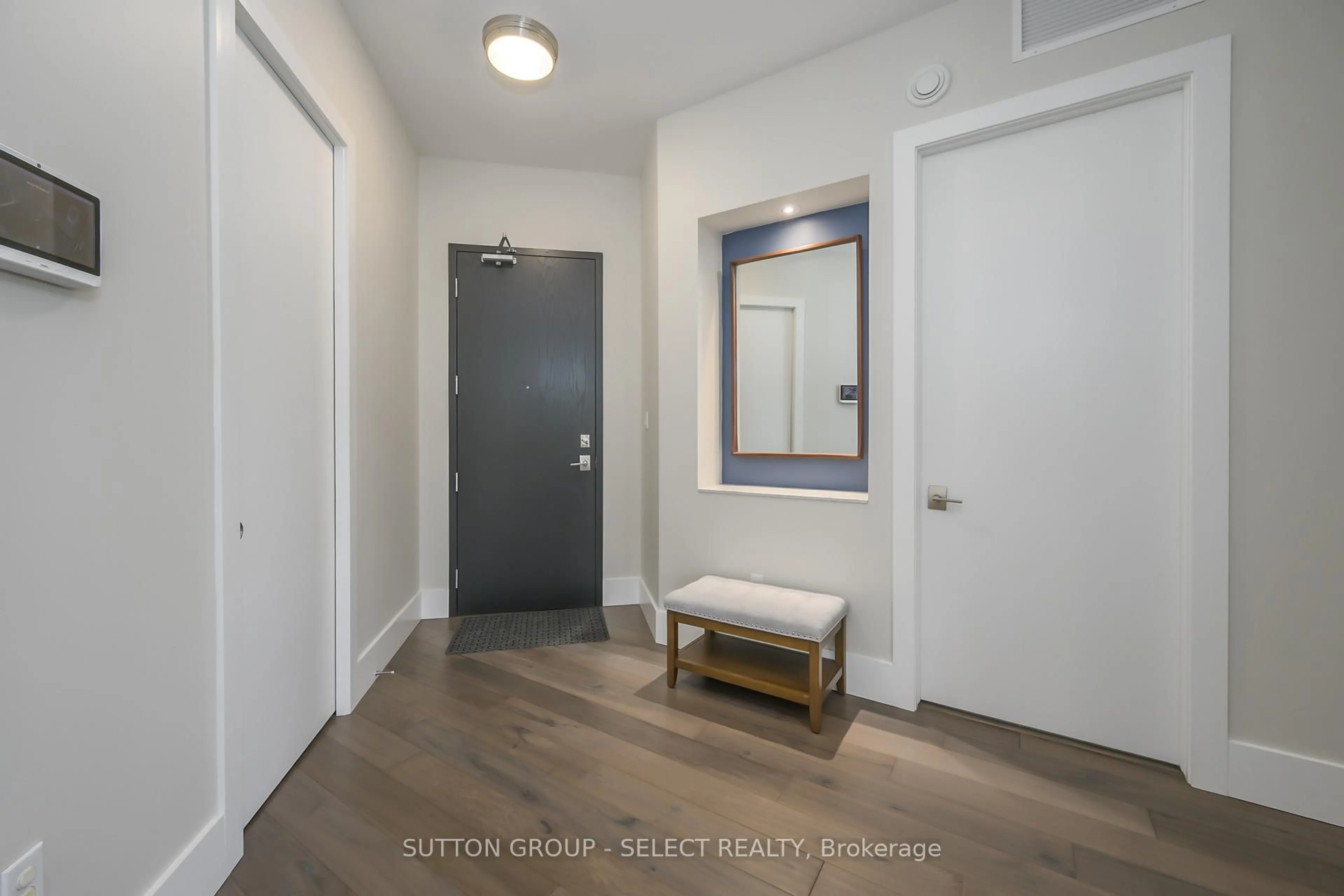 Indoor entryway for 1705 Fiddlehead Pl #107, London North Ontario N6G 0S1