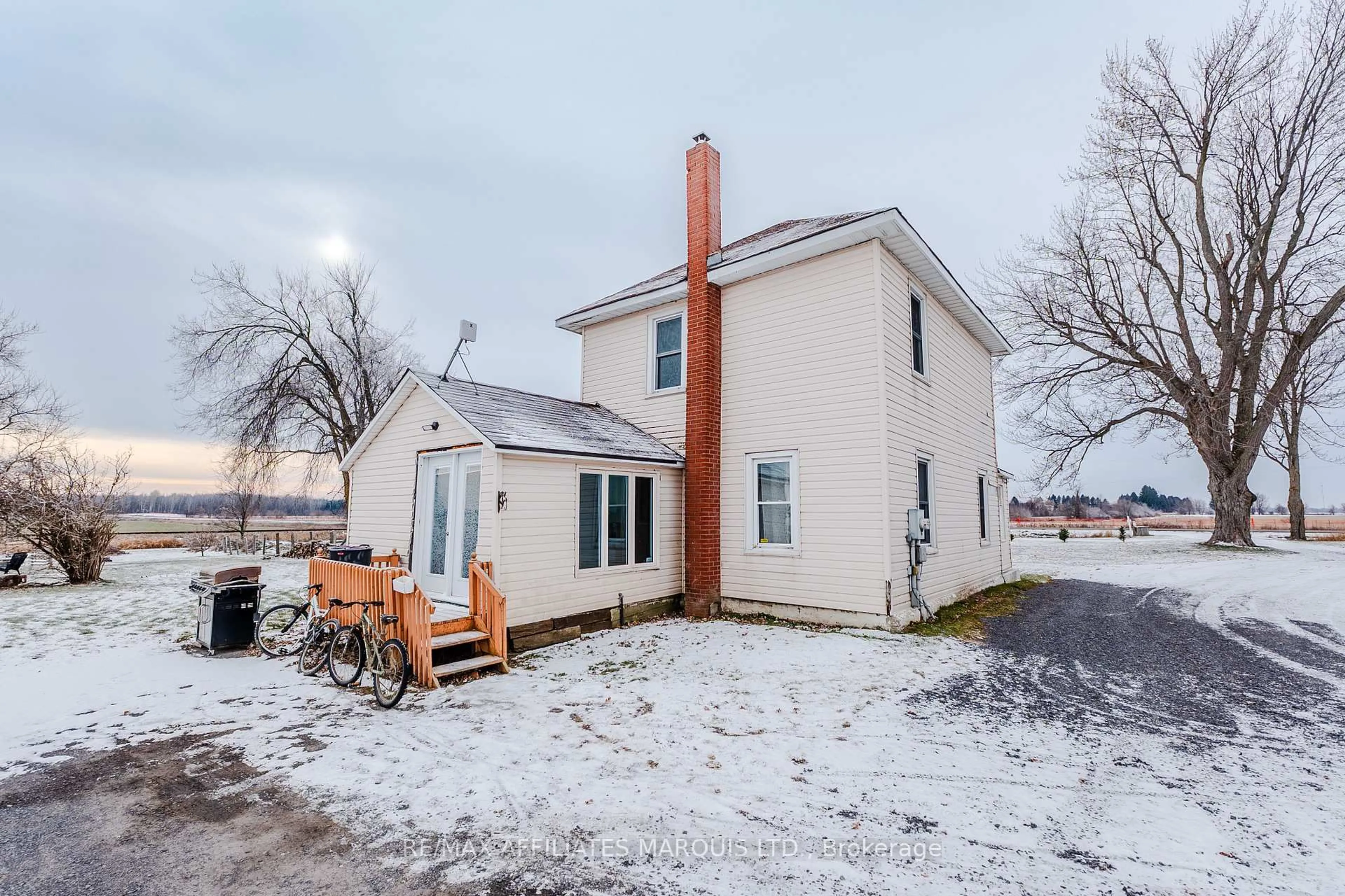 A pic from outside/outdoor area/front of a property/back of a property/a pic from drone, building for 2415 Hwy 138 Highway, North Stormont Ontario K0C 1W0