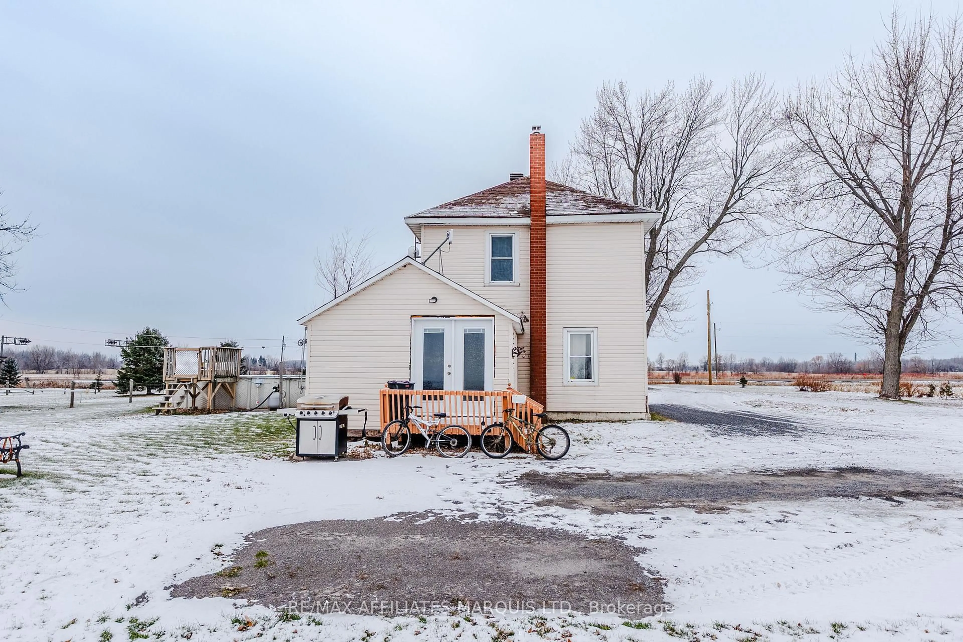 A pic from outside/outdoor area/front of a property/back of a property/a pic from drone, building for 2415 Hwy 138 Highway, North Stormont Ontario K0C 1W0